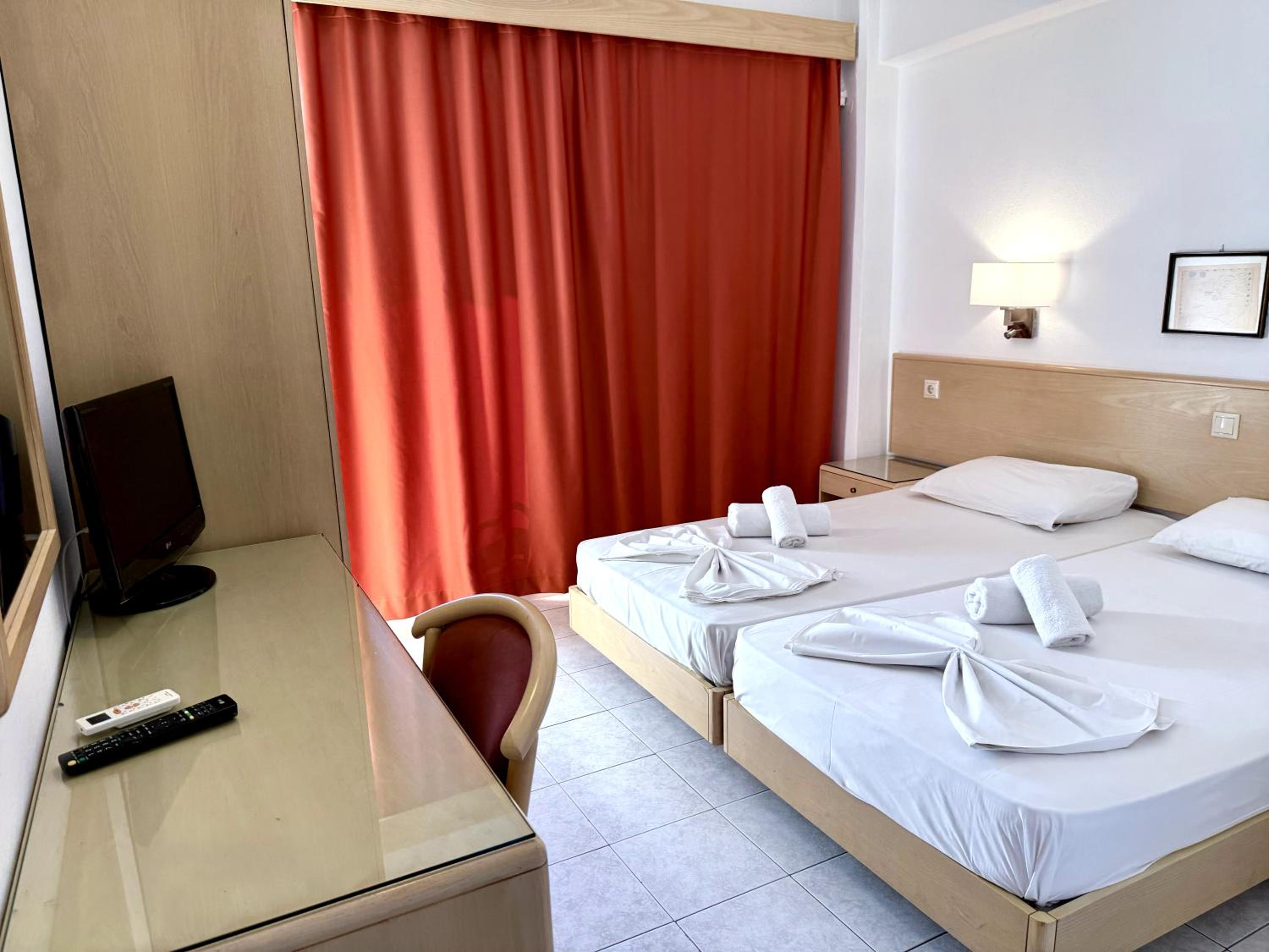 Standard Double or Twin Room with Balcony - Photo 3