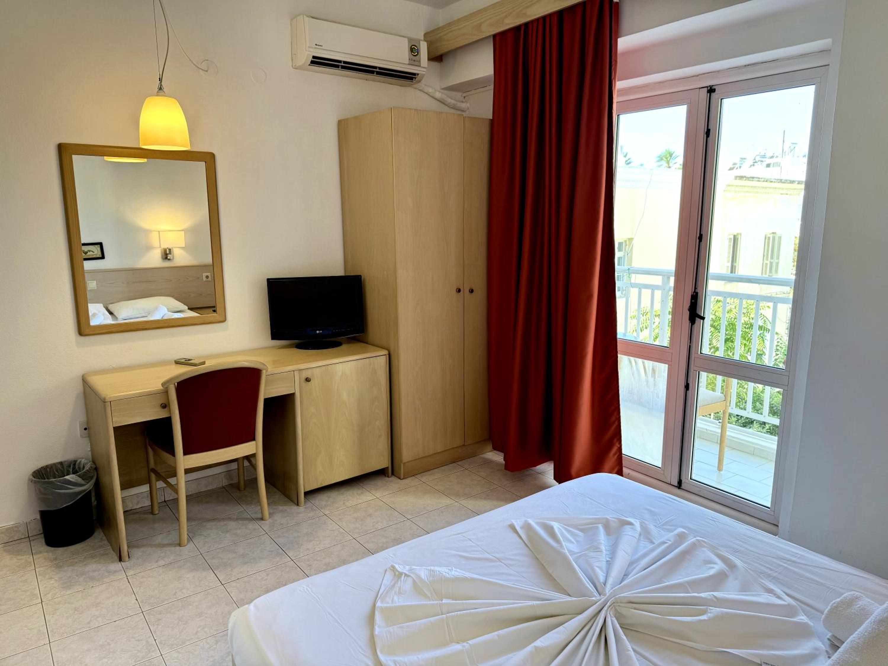 Standard Double or Twin Room with Balcony - Photo 21