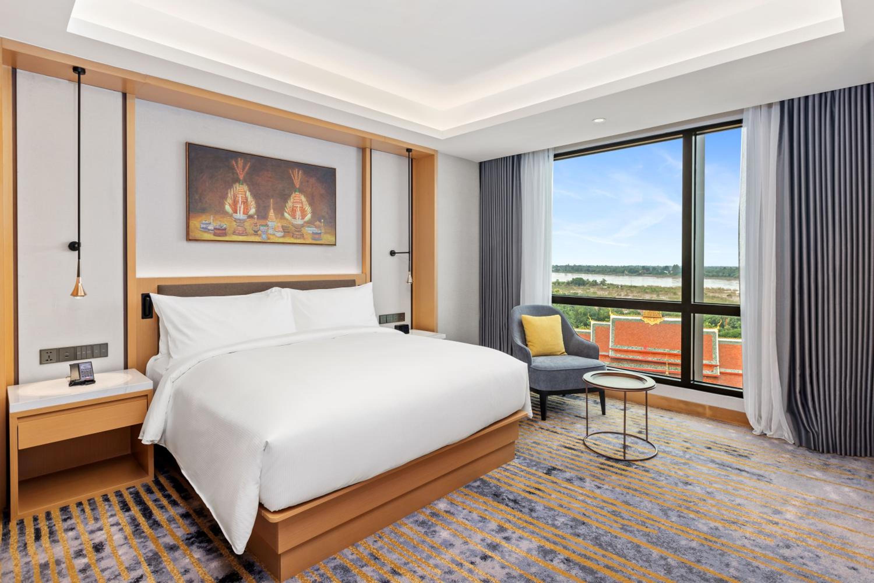 Deluxe King Suite photo 1