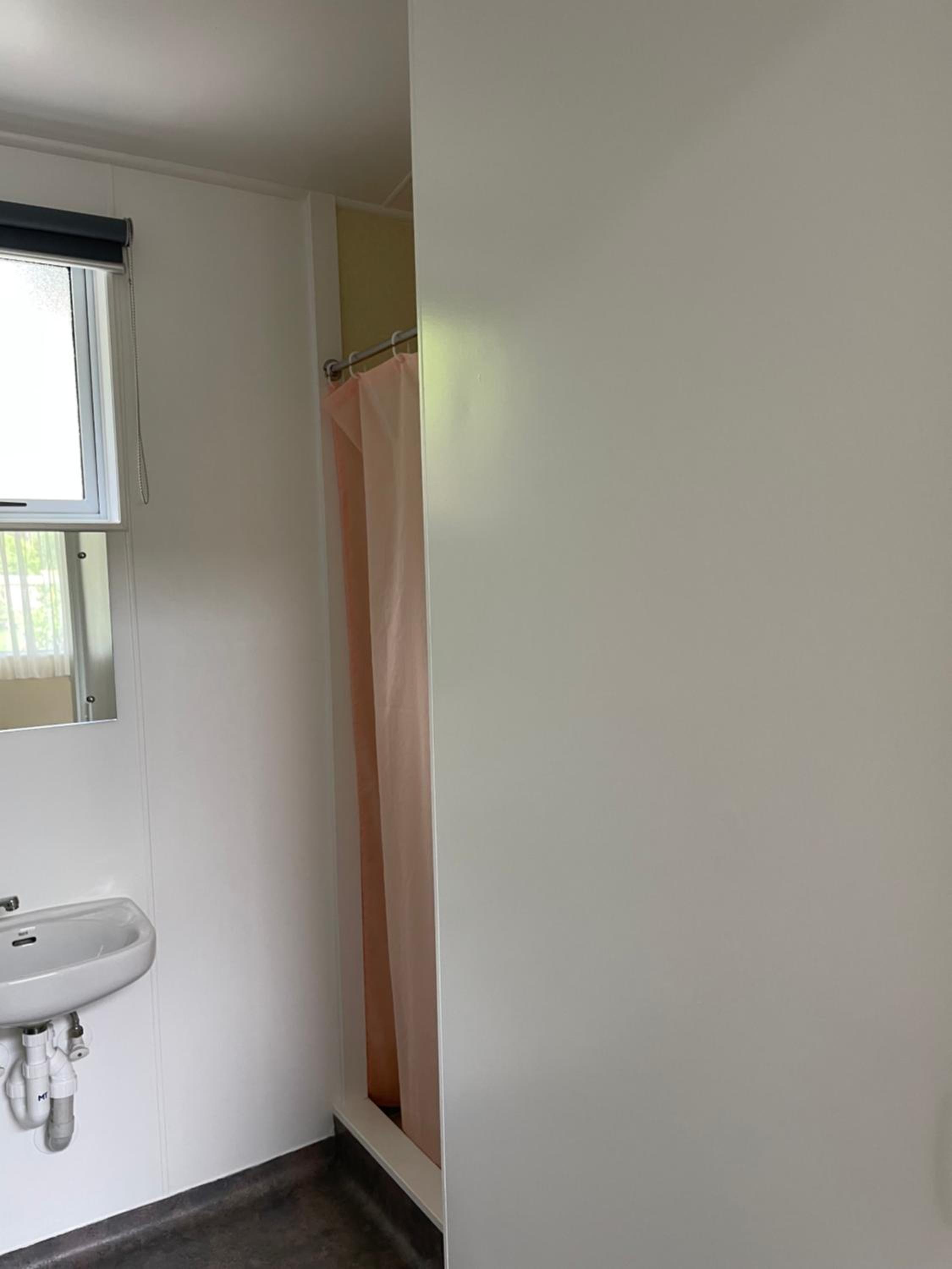 Standard Twin Room - Photo 4