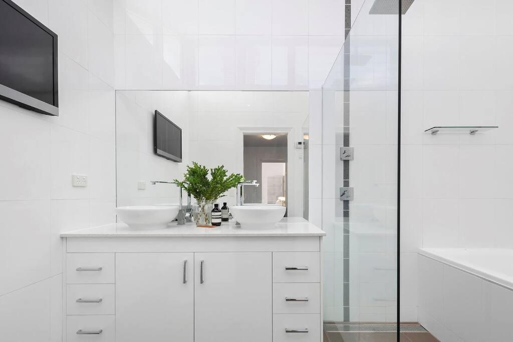 Three-Bedroom Home photo 3