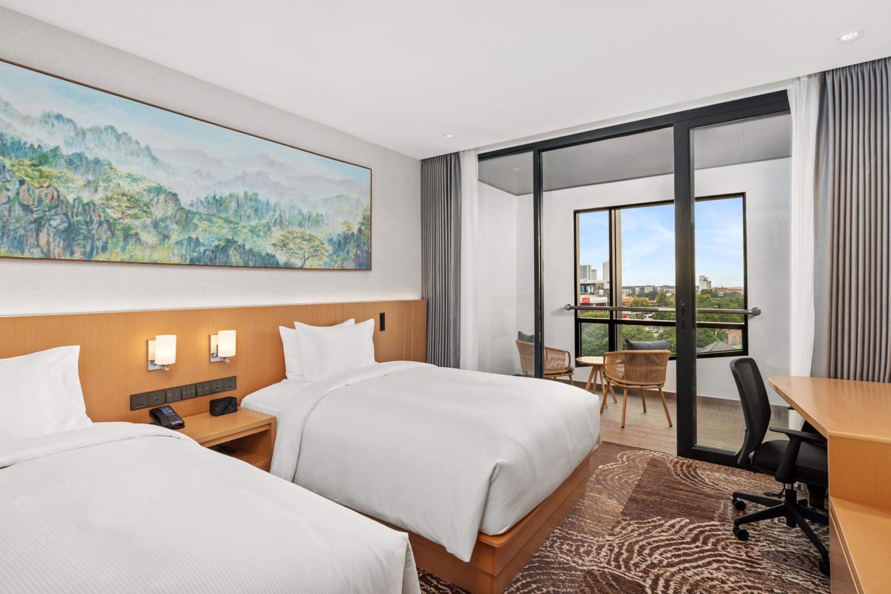 Executive Twin Room with Balcony  photo 3