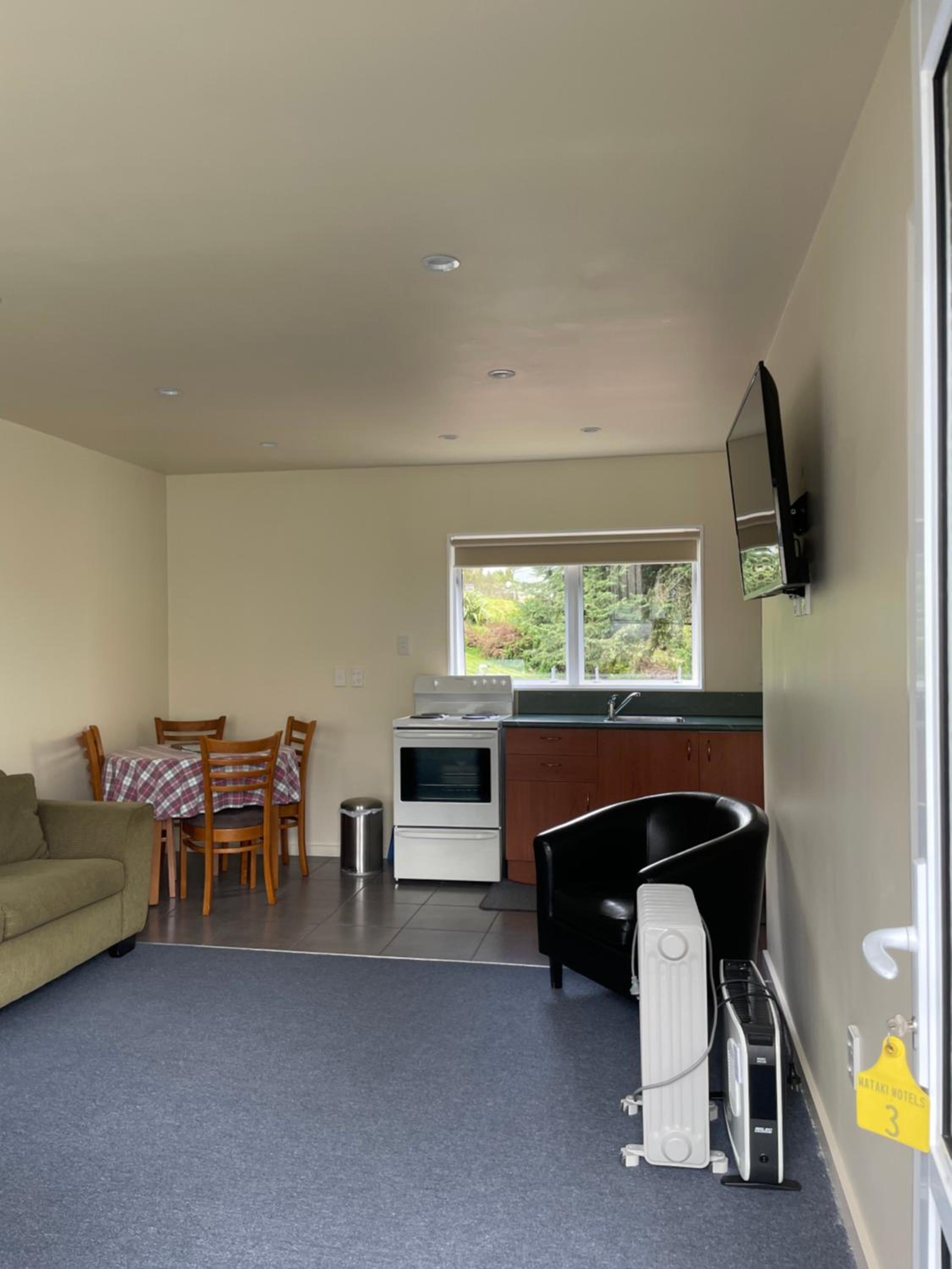 1 Bedroom unit - Photo 8