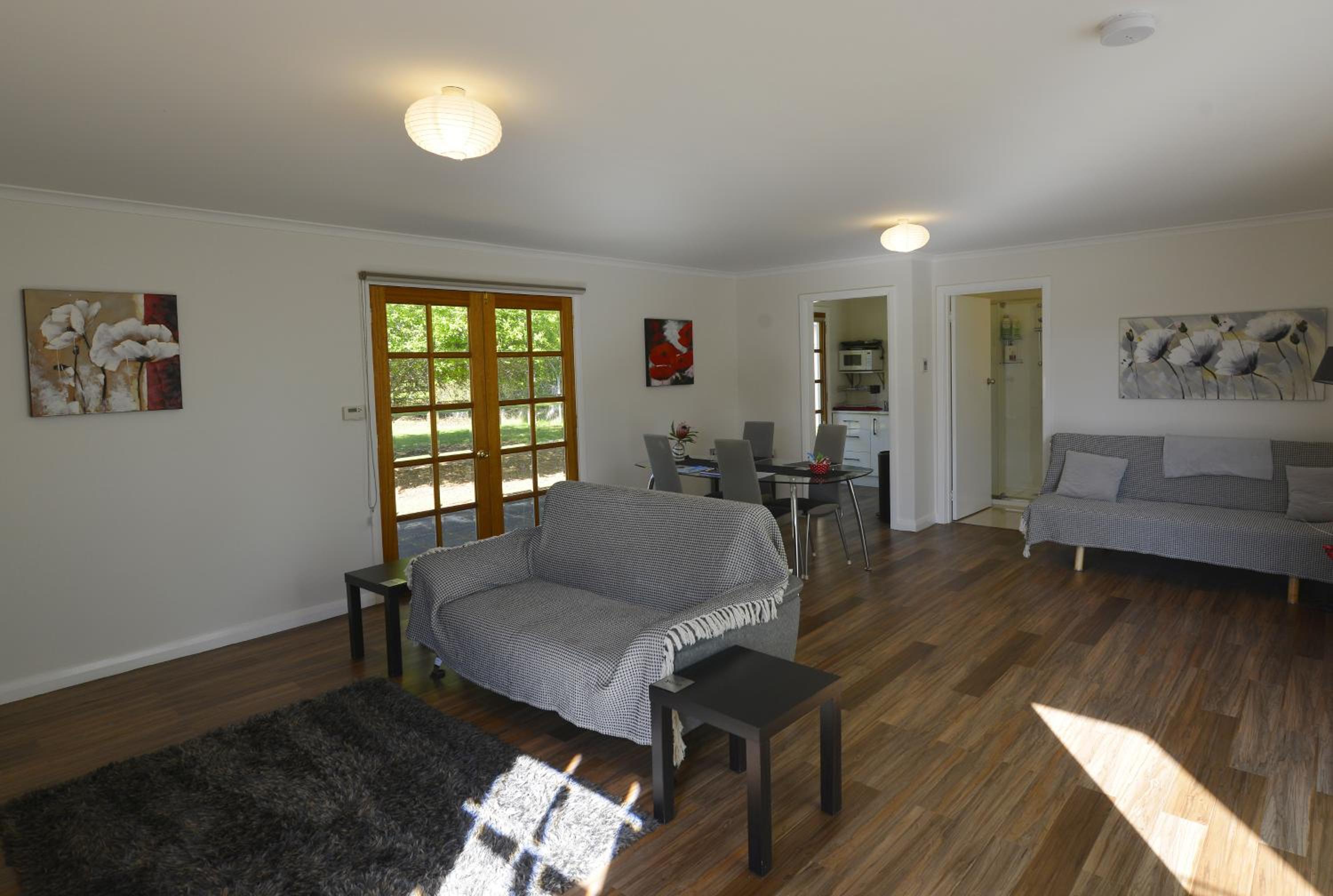 One-Bedroom House photo 1