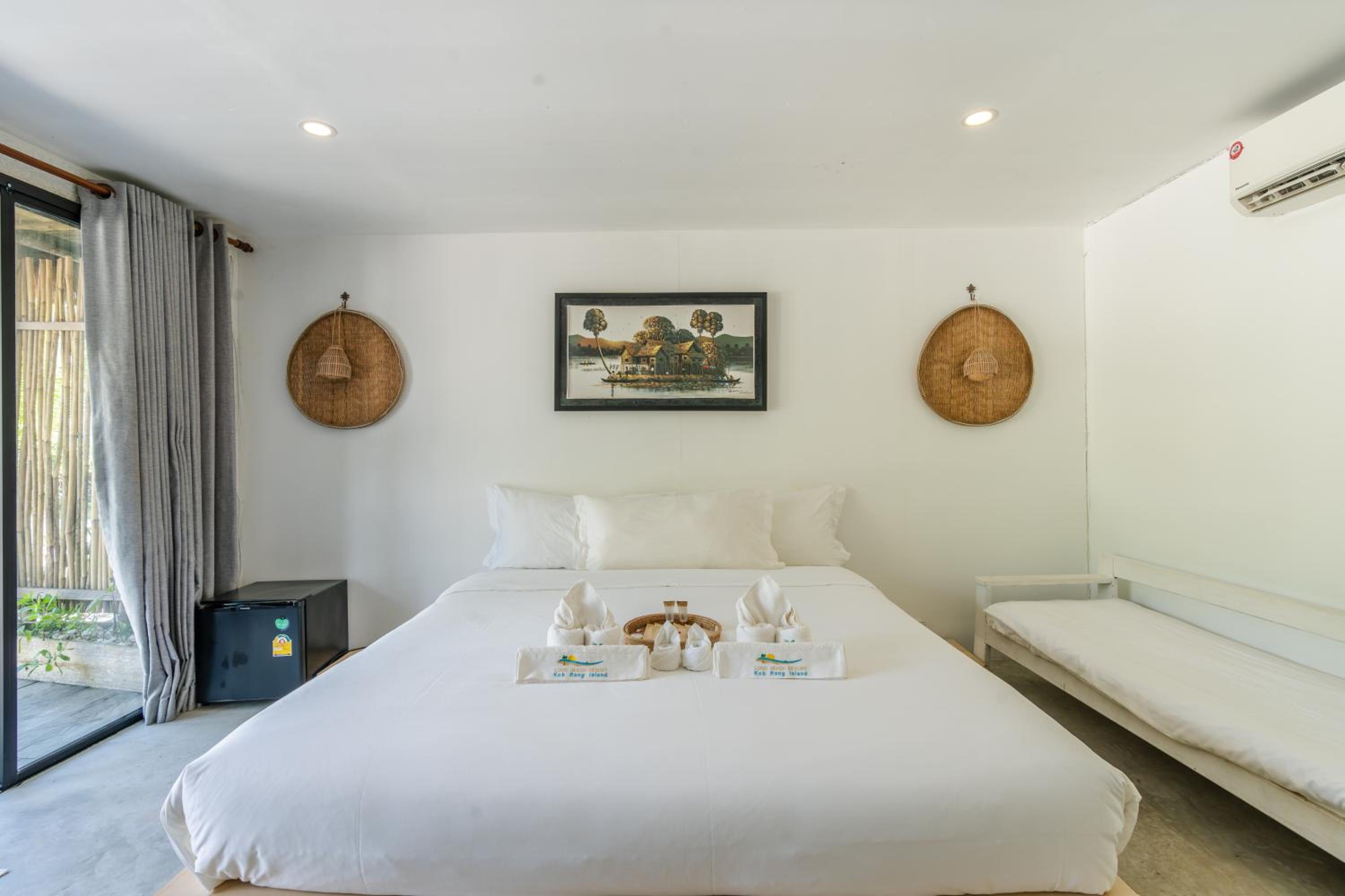 Deluxe King Garden View  - Photo 2