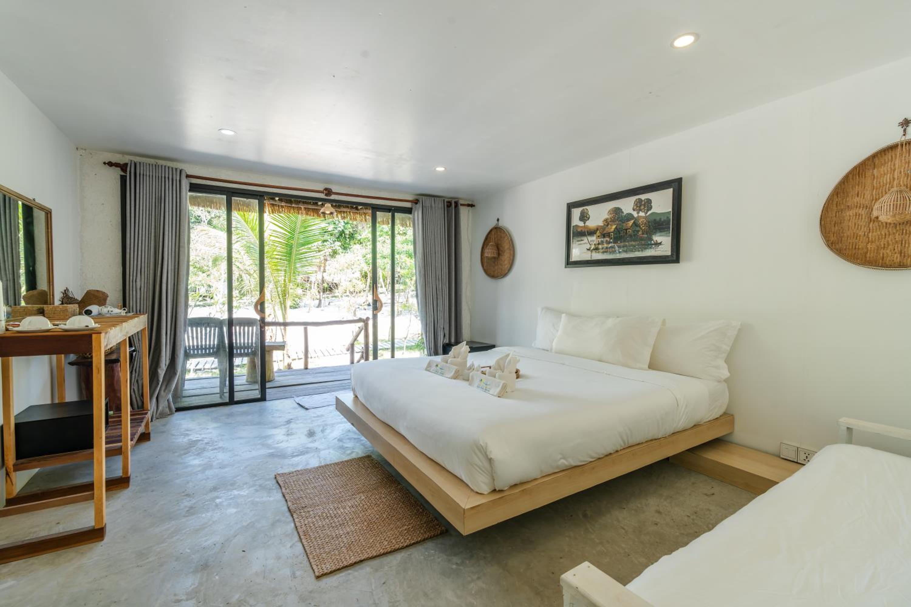 Deluxe King Garden View  - Photo 3