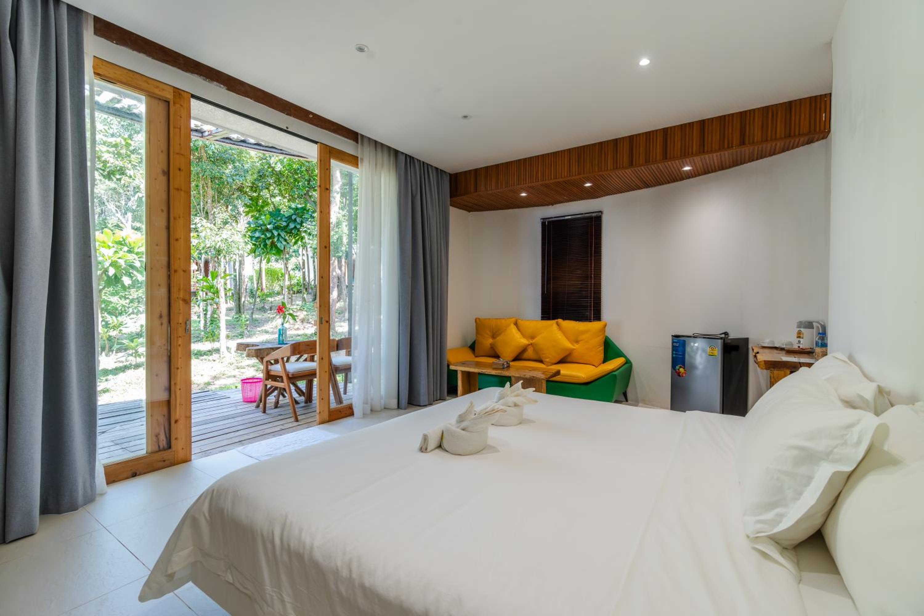 Bungalow with Garden View - Photo 6