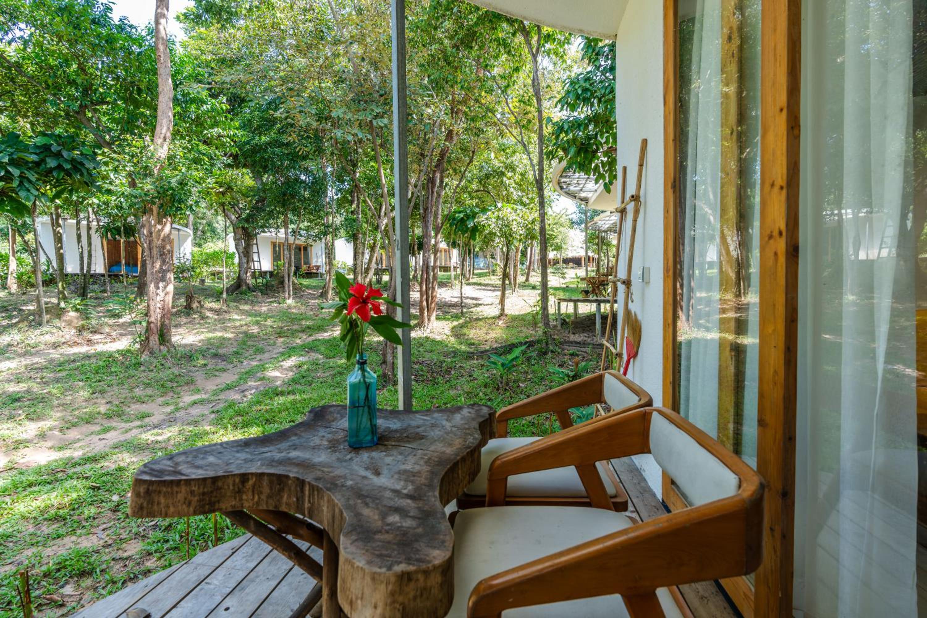 Bungalow with Garden View - Photo 7