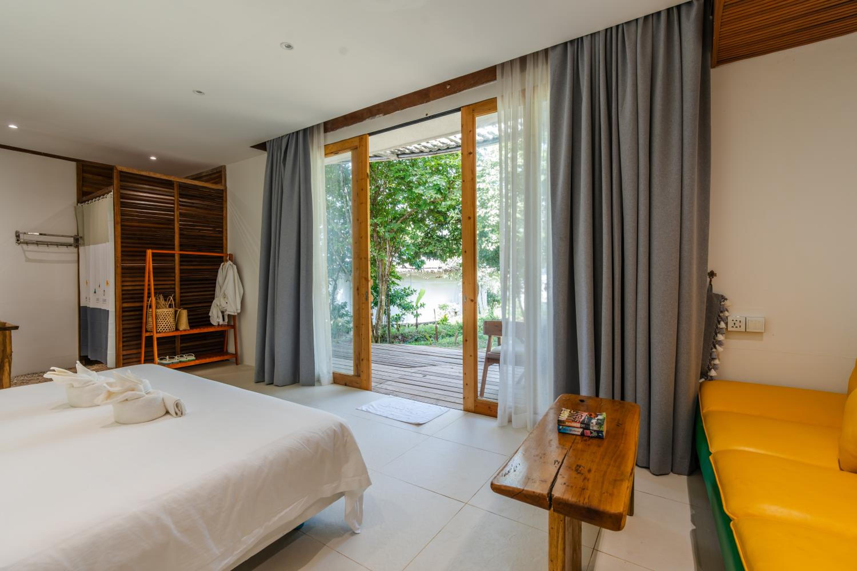 Bungalow with Garden View - Photo 9