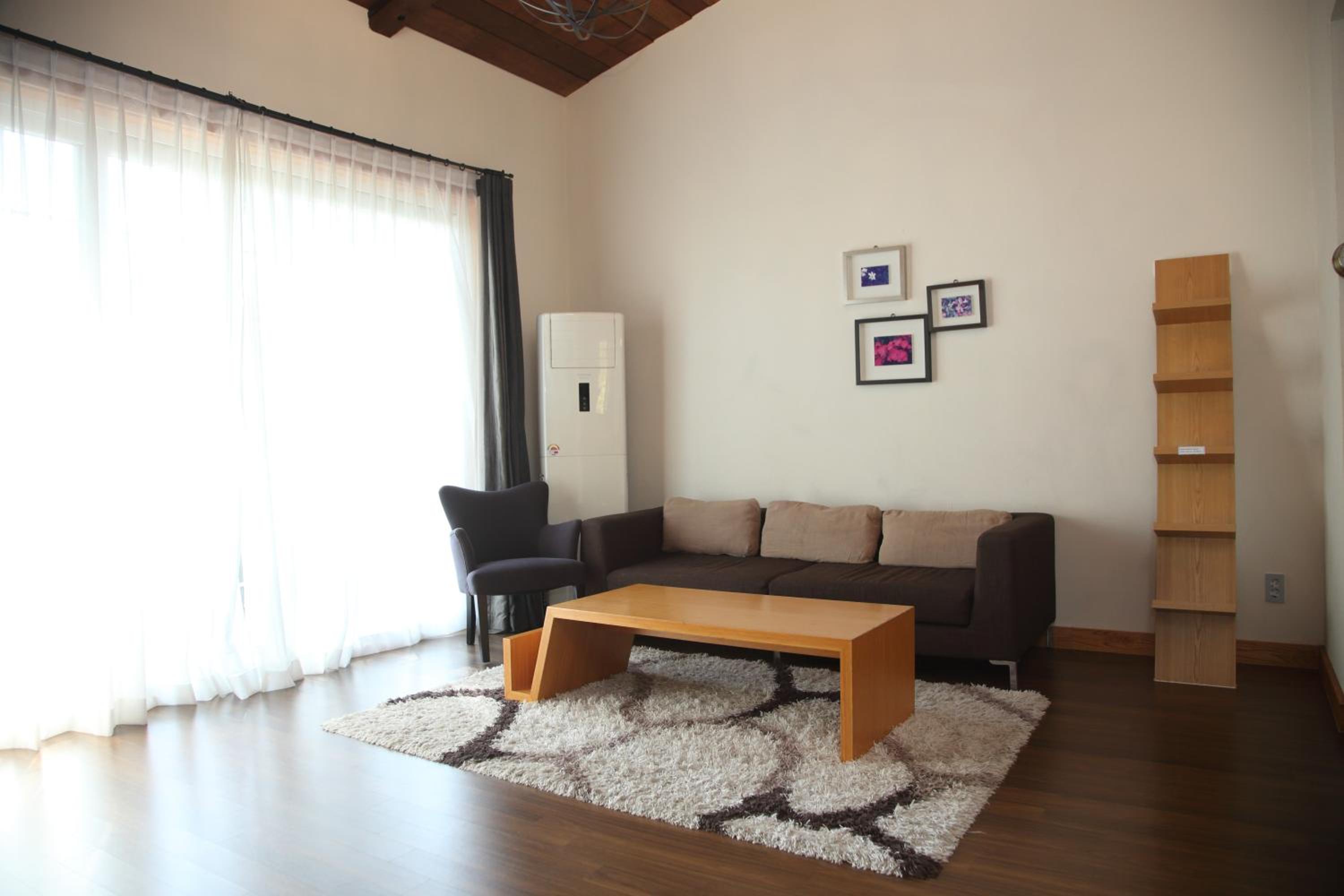 Family Room - Photo 6