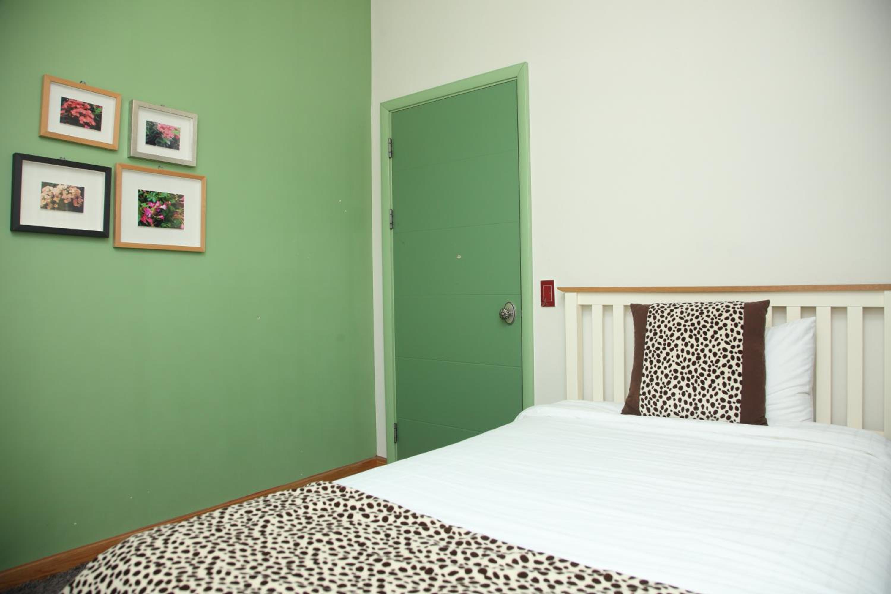 Family Room - Photo 4
