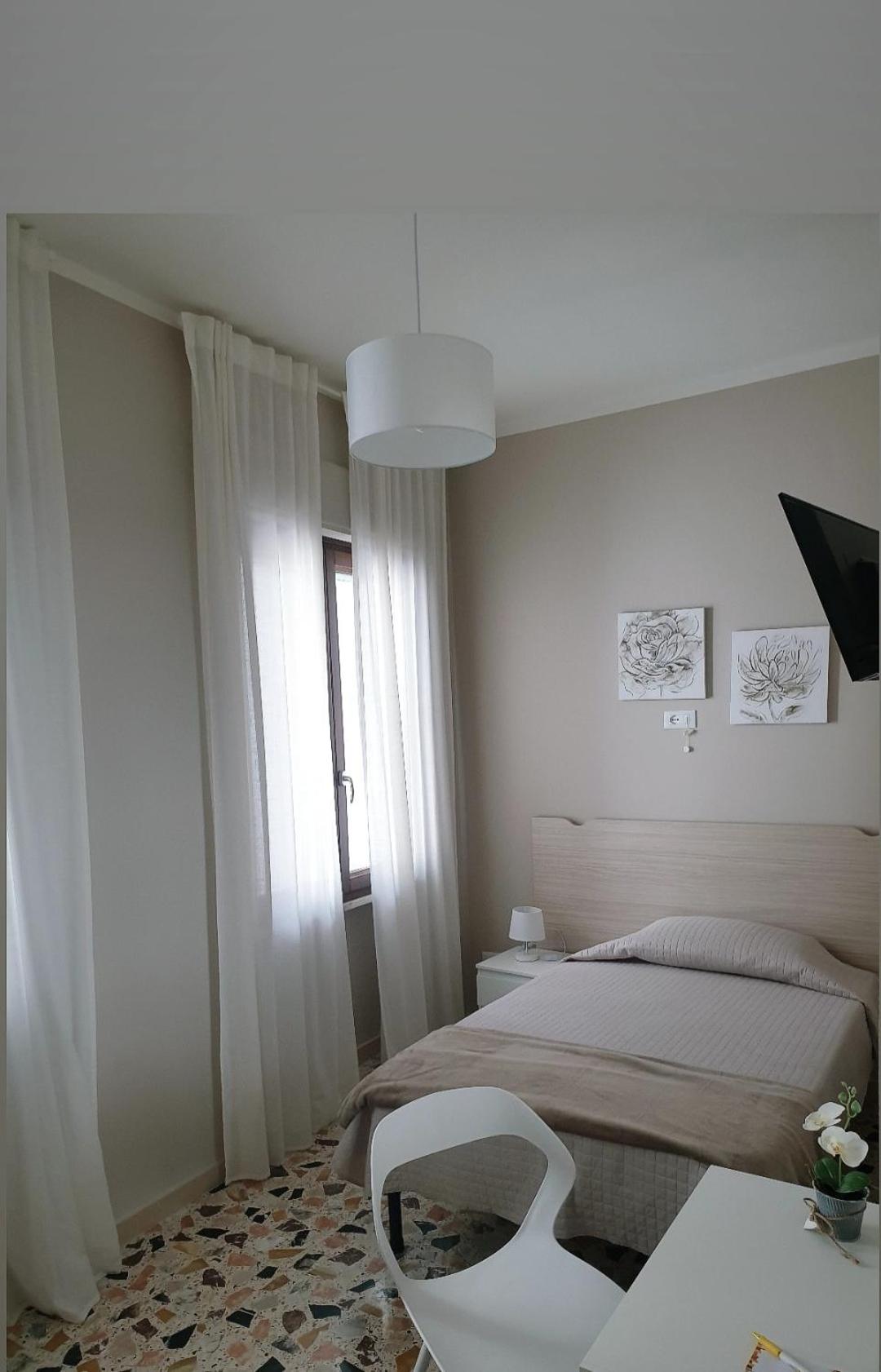 Double Room with Private External Bathroom photo 1