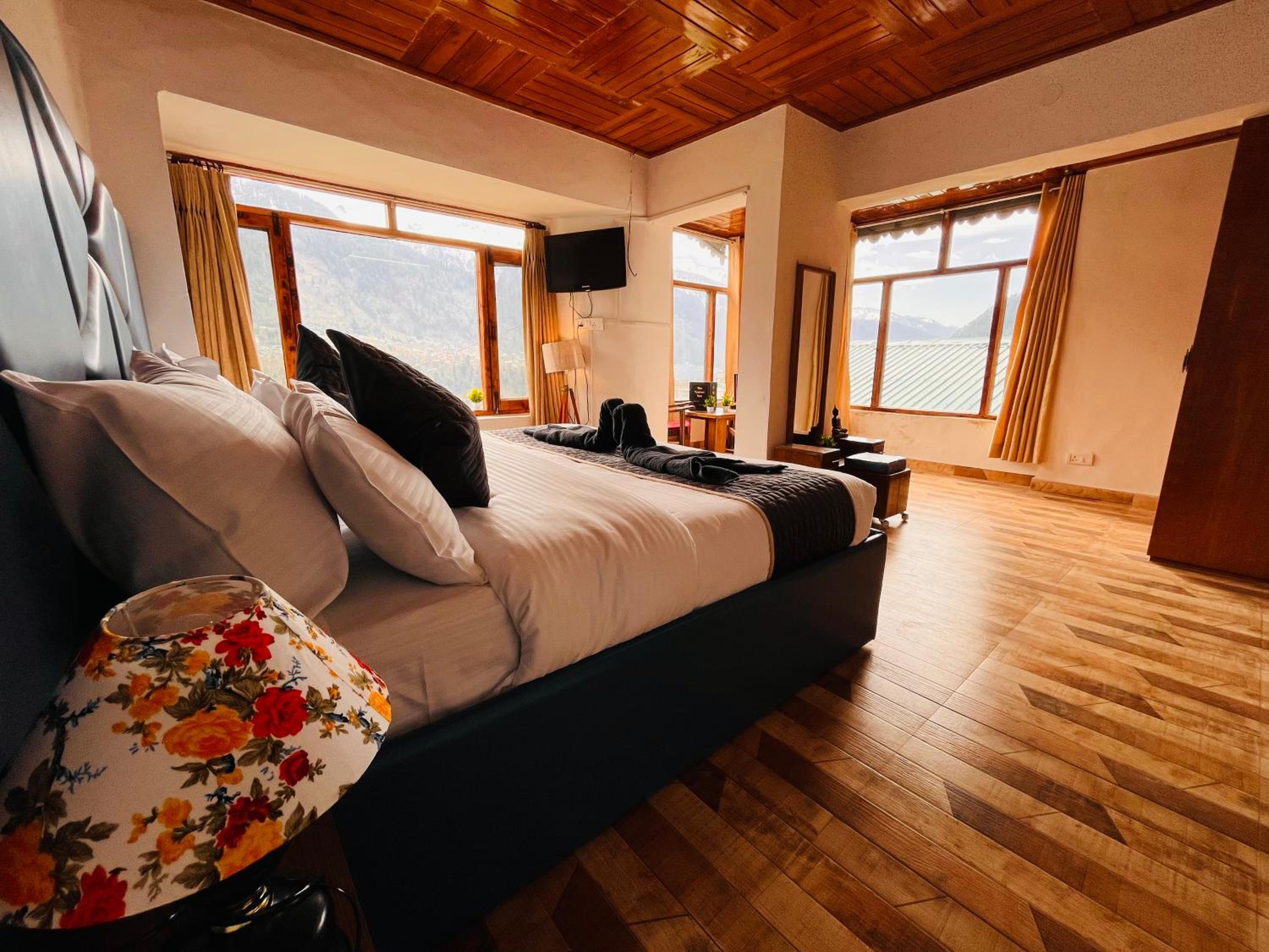 Three-Bedroom Villa photo 2