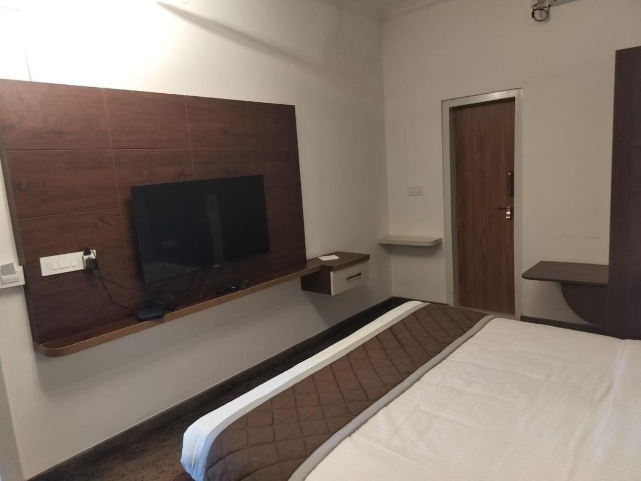Deluxe Room - Photo 1