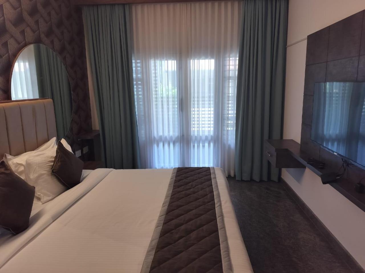 Deluxe Room - Photo 7