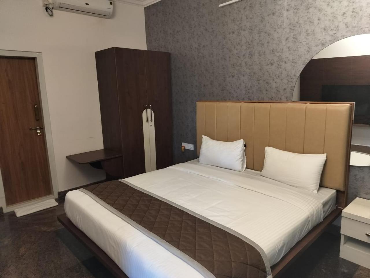 Deluxe Room - Photo 6