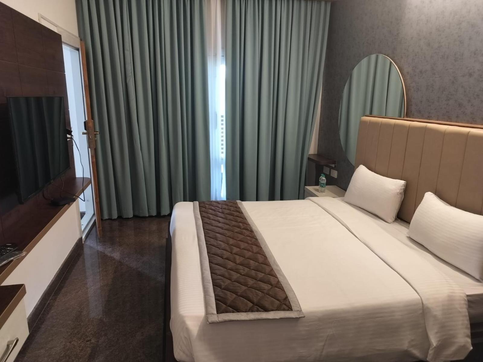 Deluxe Room - Photo 3