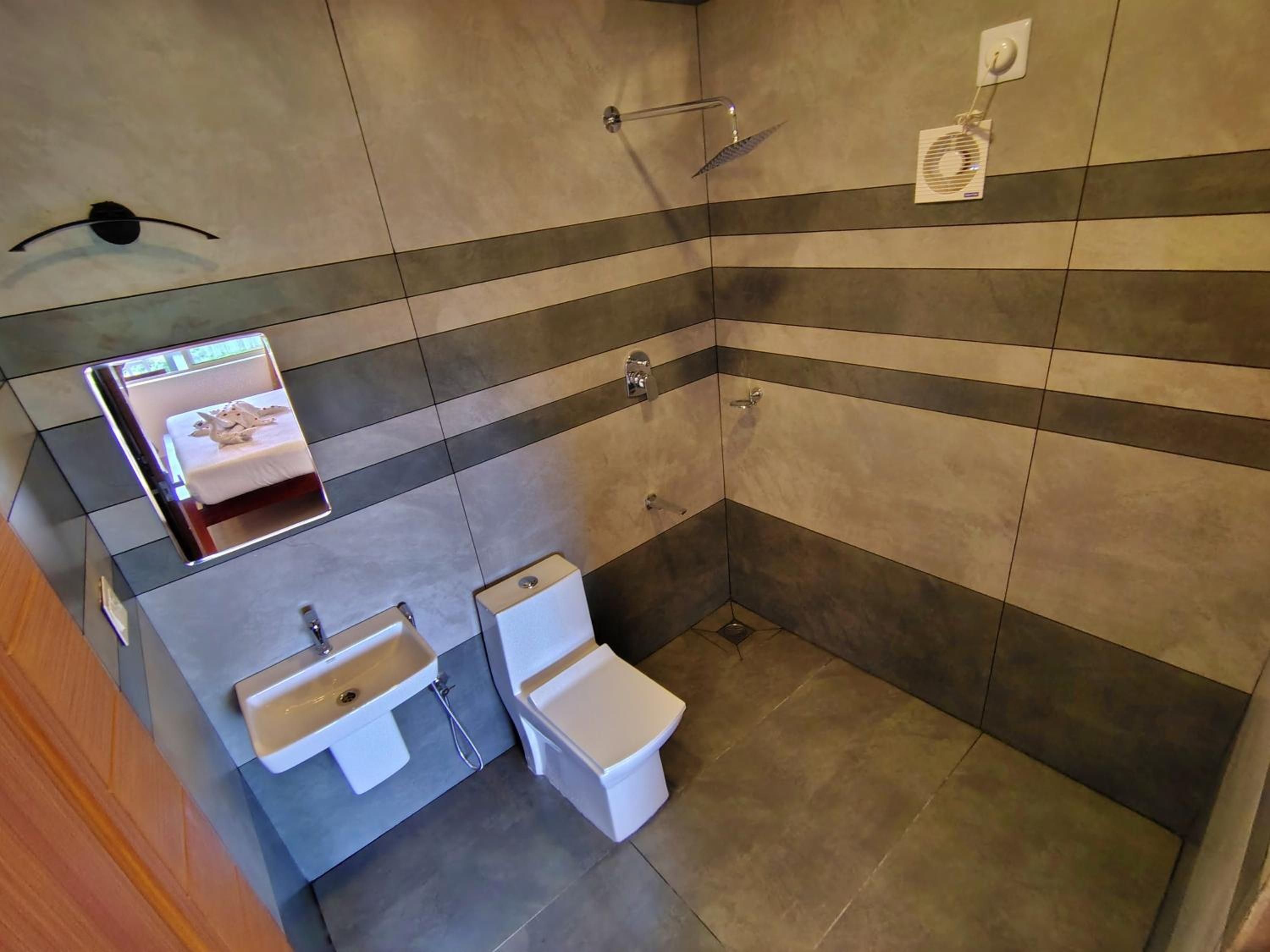 Deluxe Double Room - Photo 9