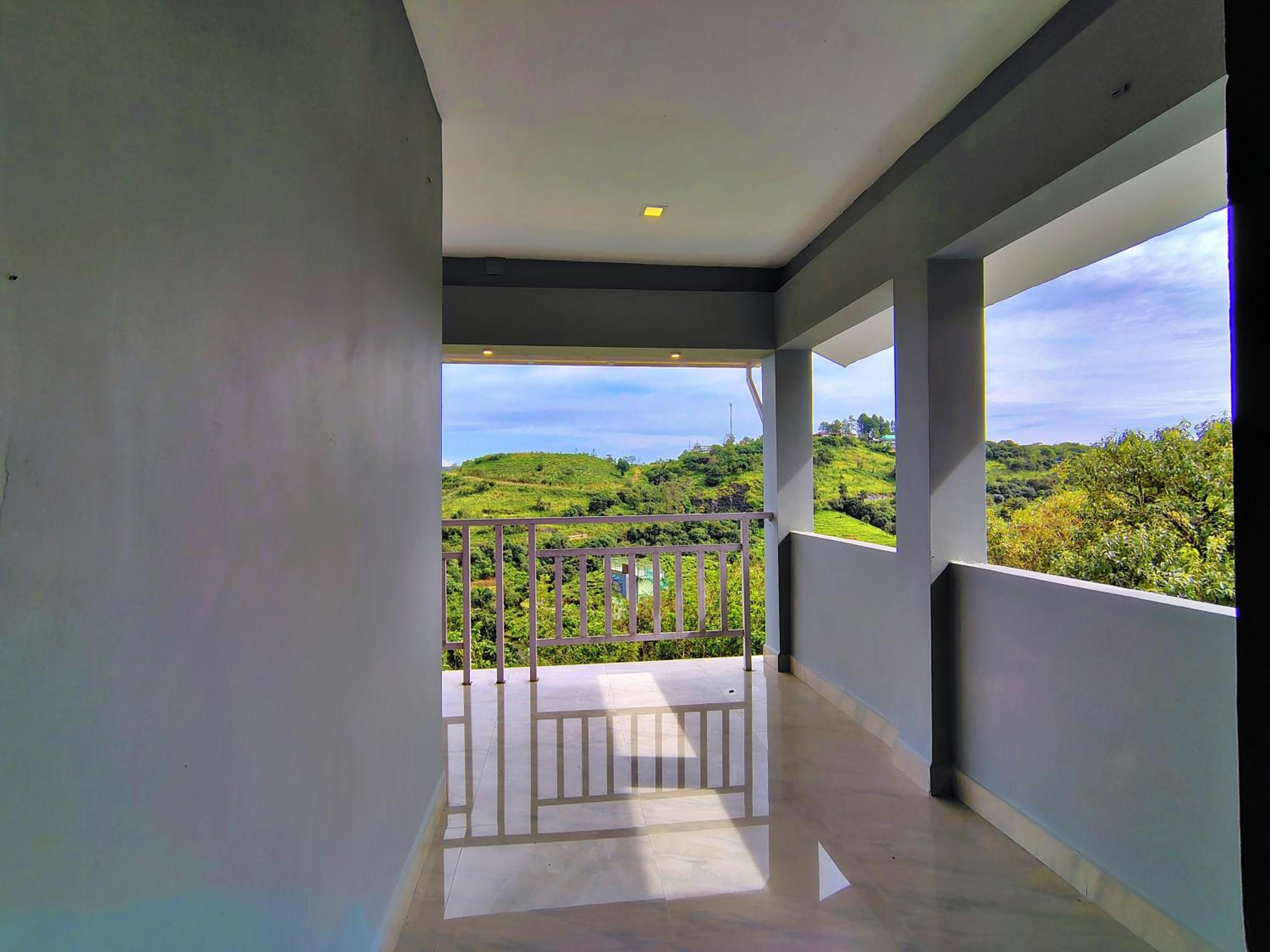 Deluxe Double Room with Balcony - Photo 8