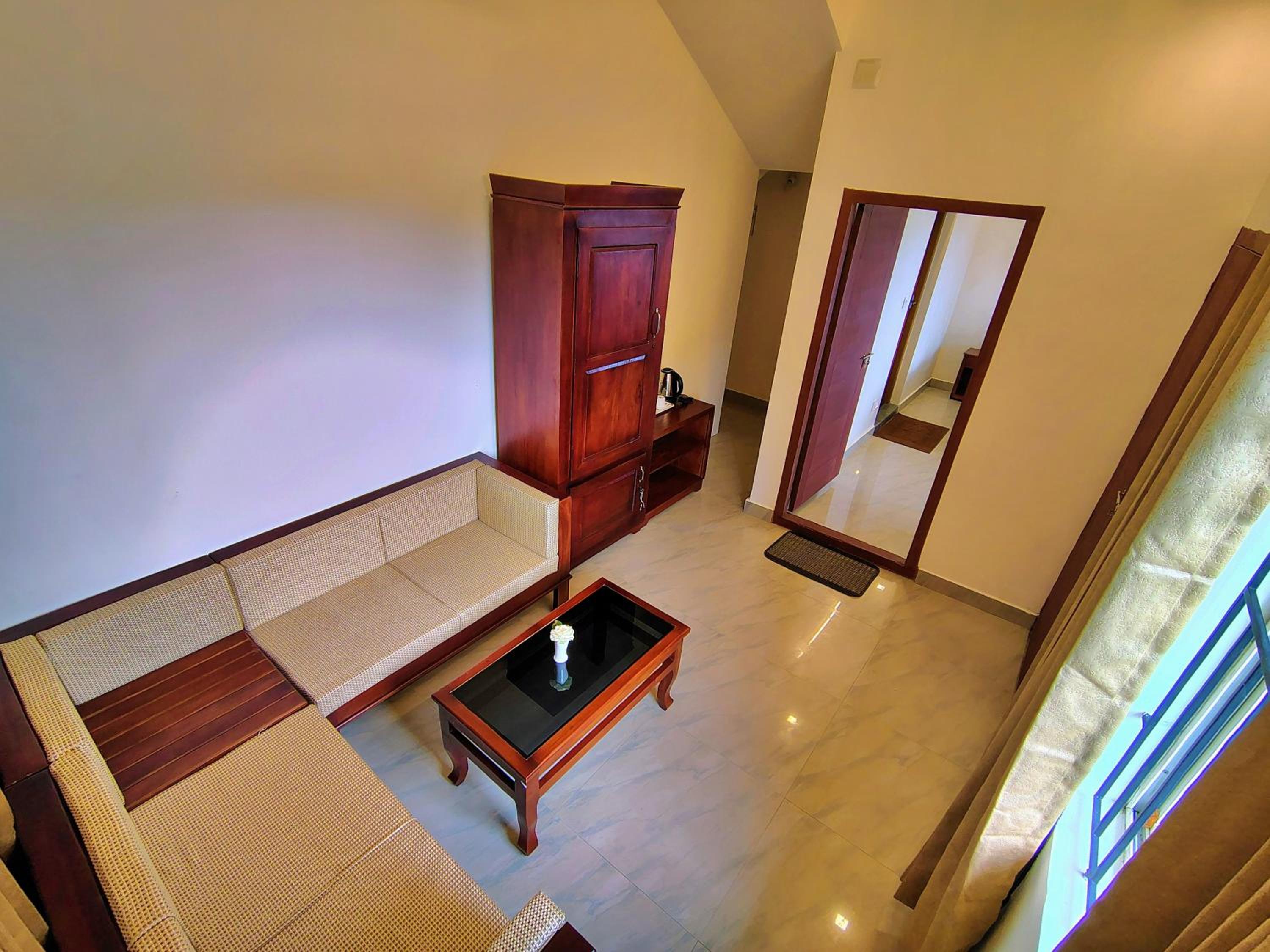 Deluxe Double Room - Photo 11