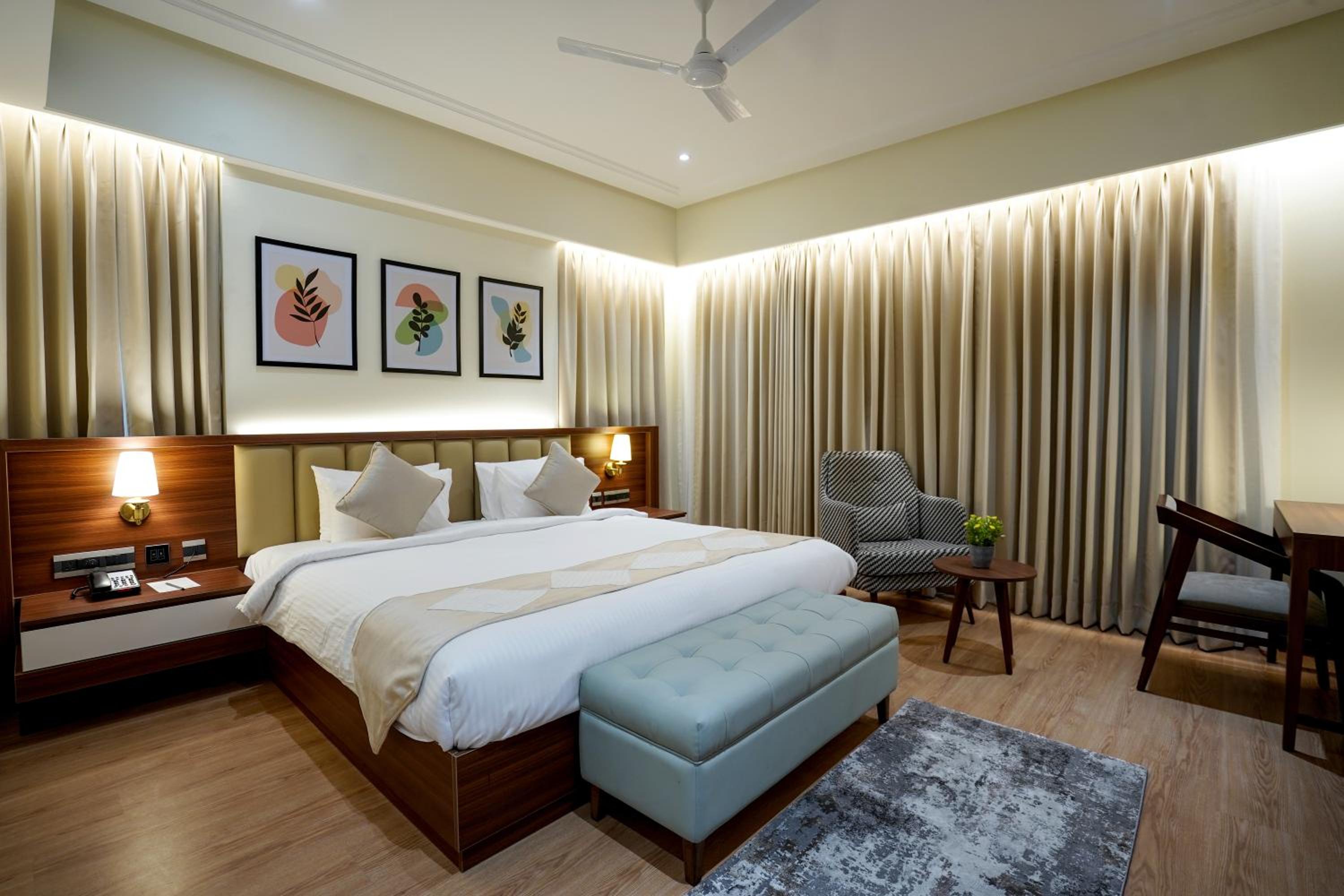 Superior King Room - Photo 2