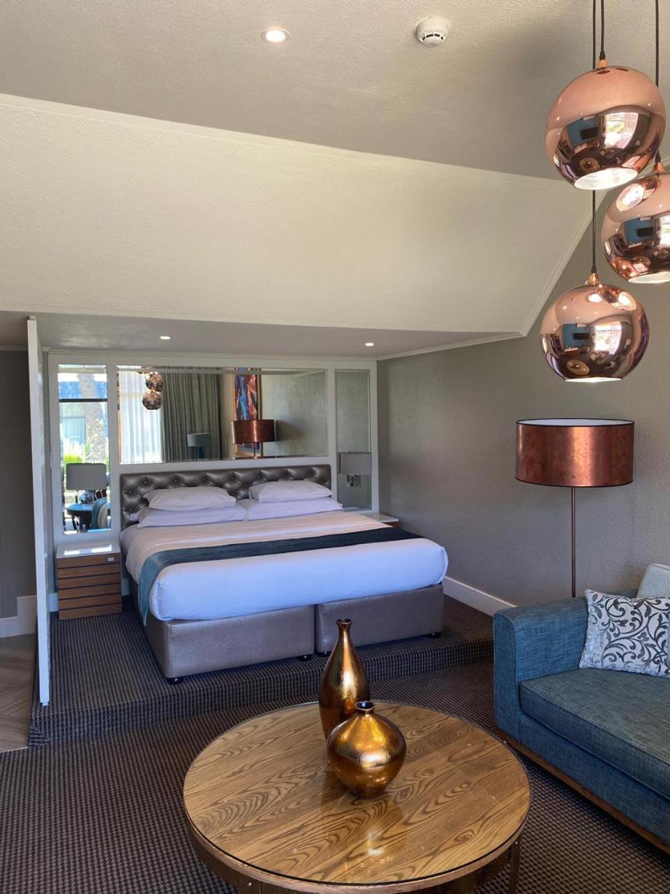 Executive Suite - Photo 1