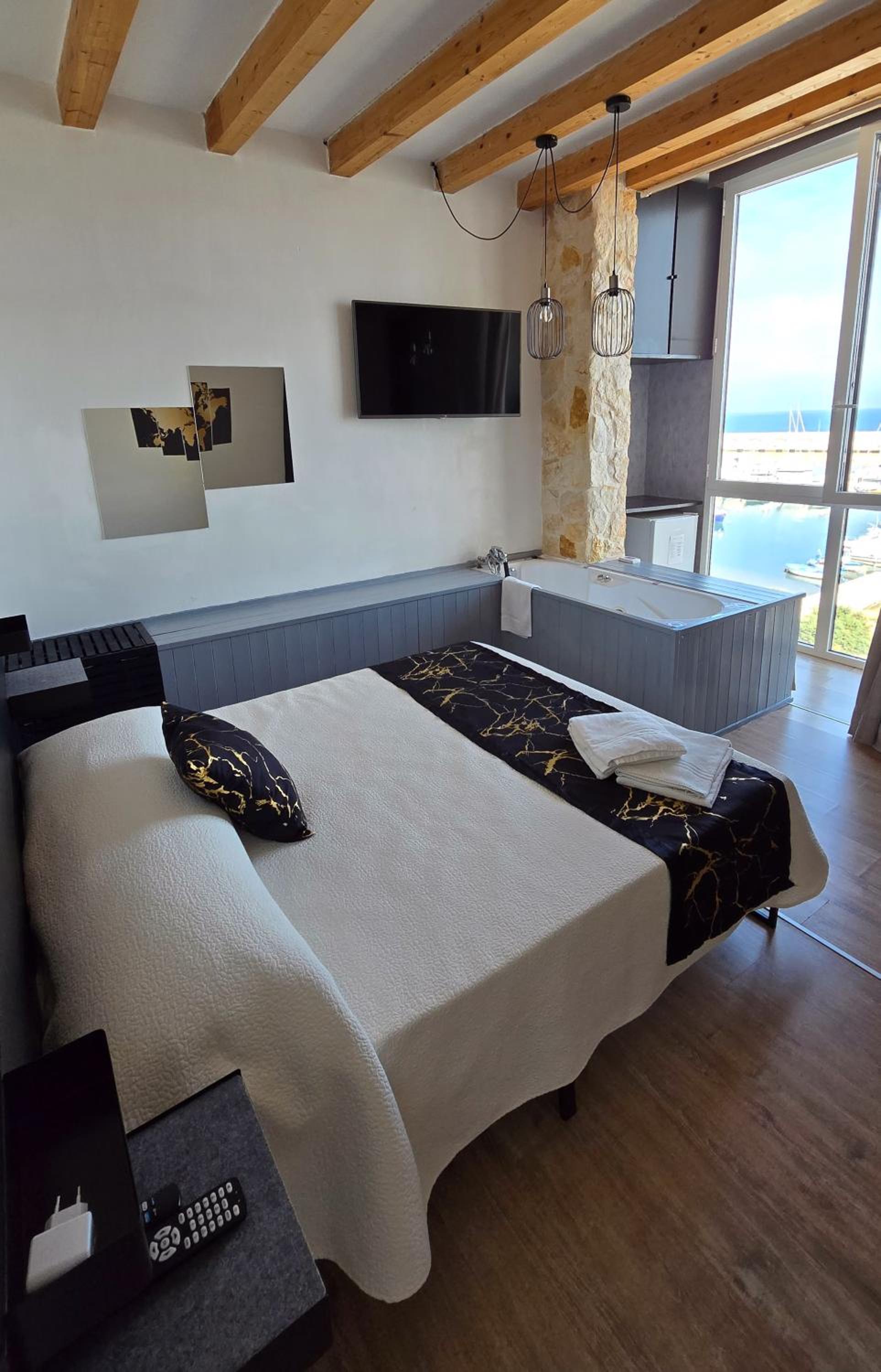 Suite with Sea View - Photo 1