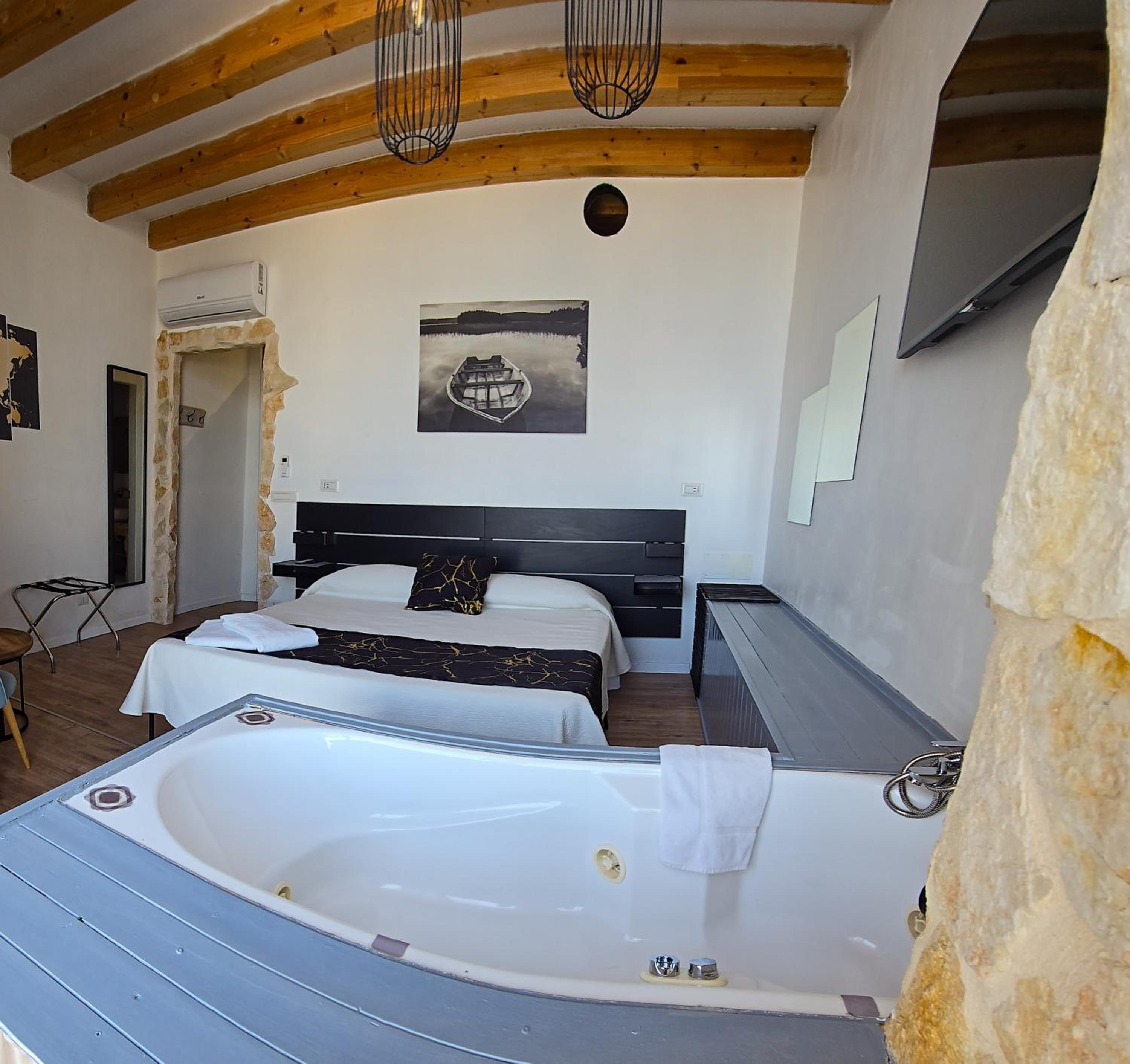 Suite with Sea View - Photo 3
