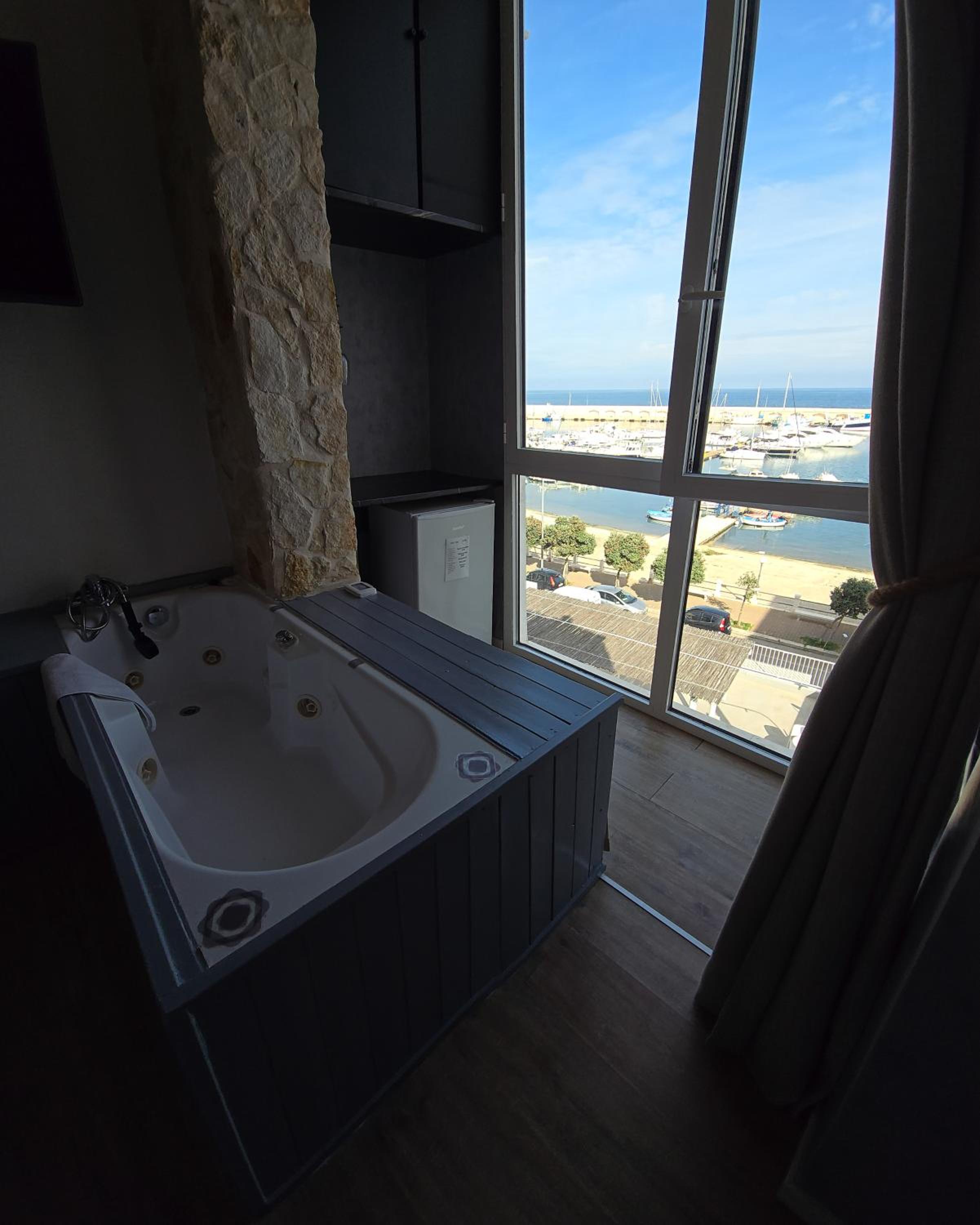 Suite with Sea View - Photo 4