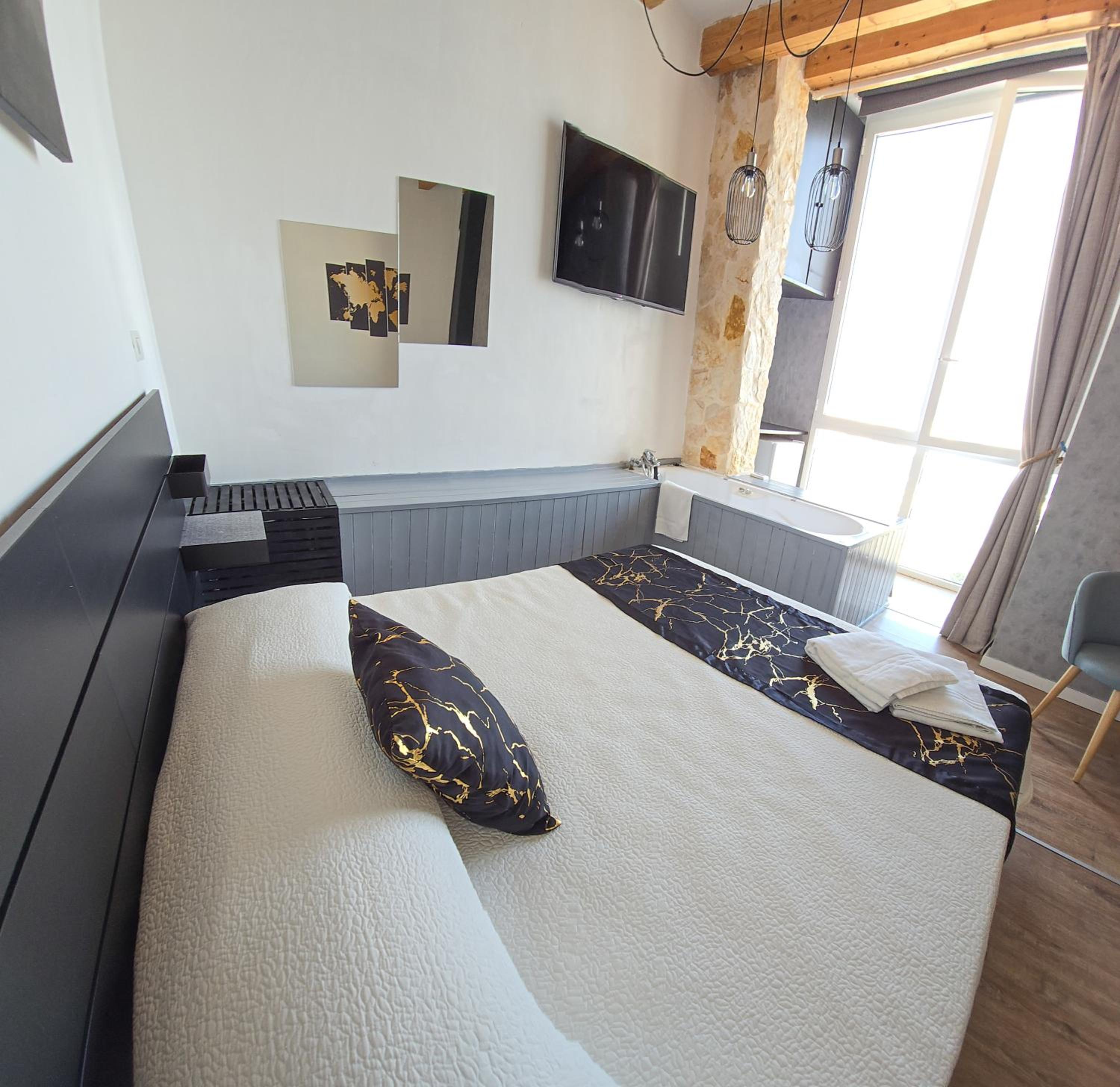 Suite with Sea View - Photo 7
