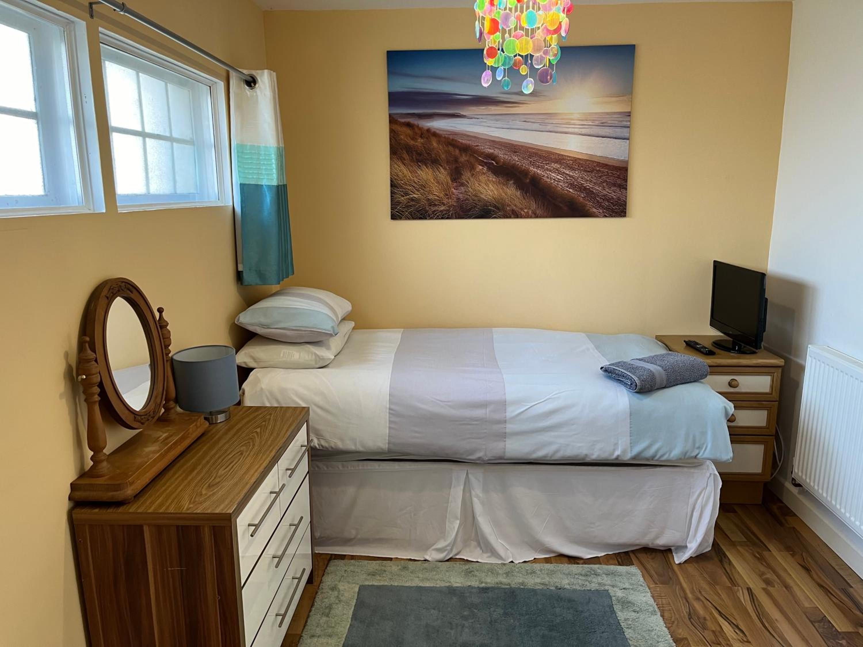 Three-Bedroom House photo 3