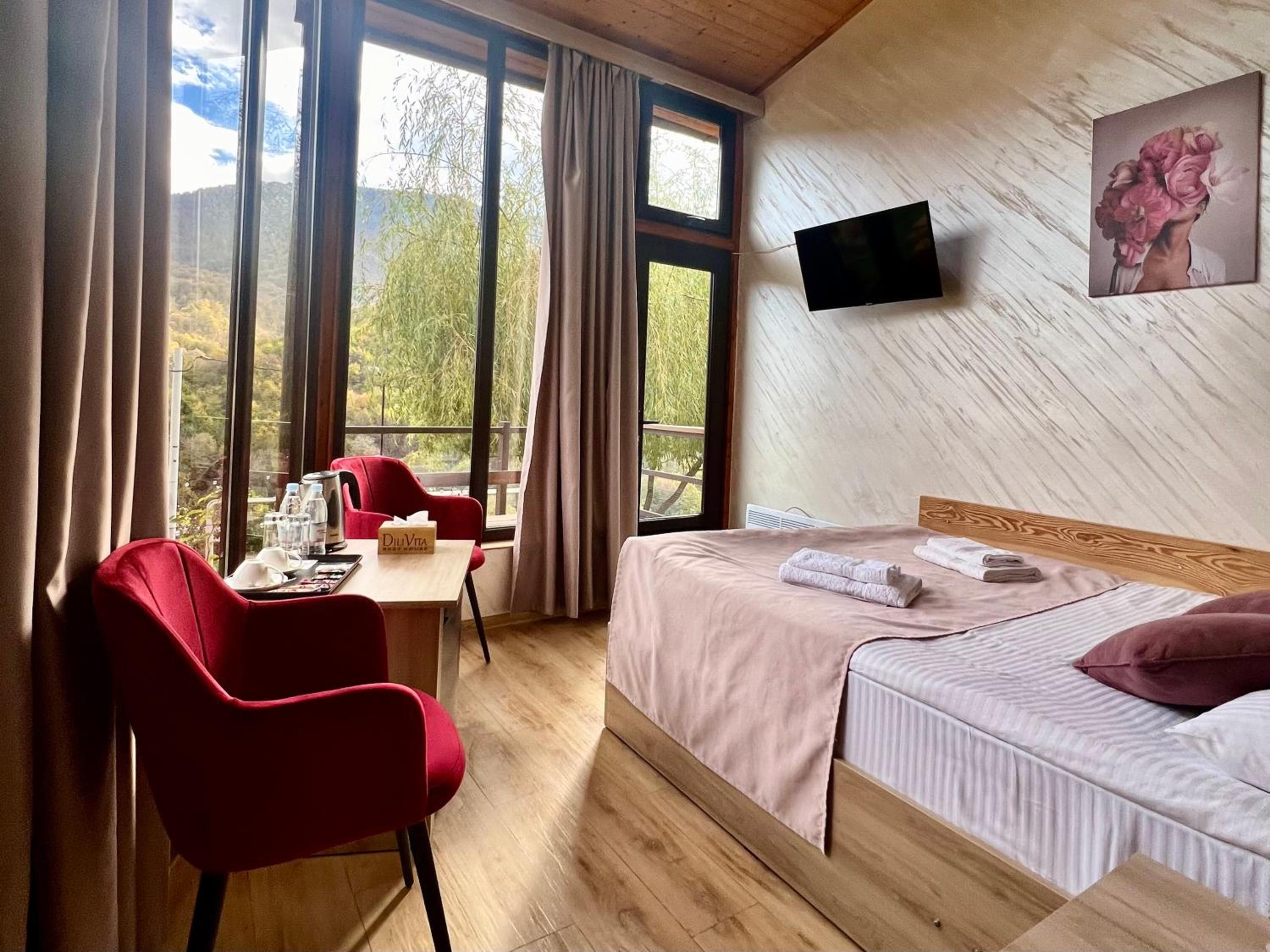 Deluxe Double Room with Balcony photo 1