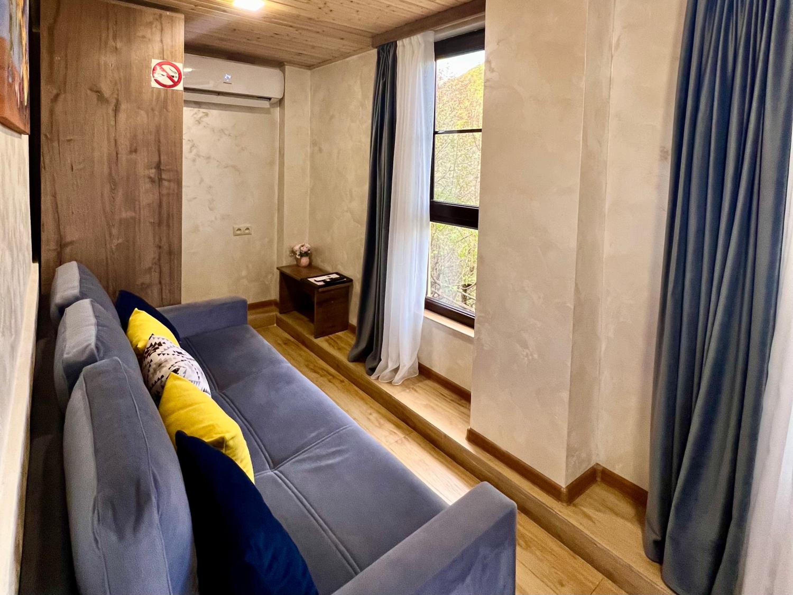 Quadruple Room with Mountain View photo 1