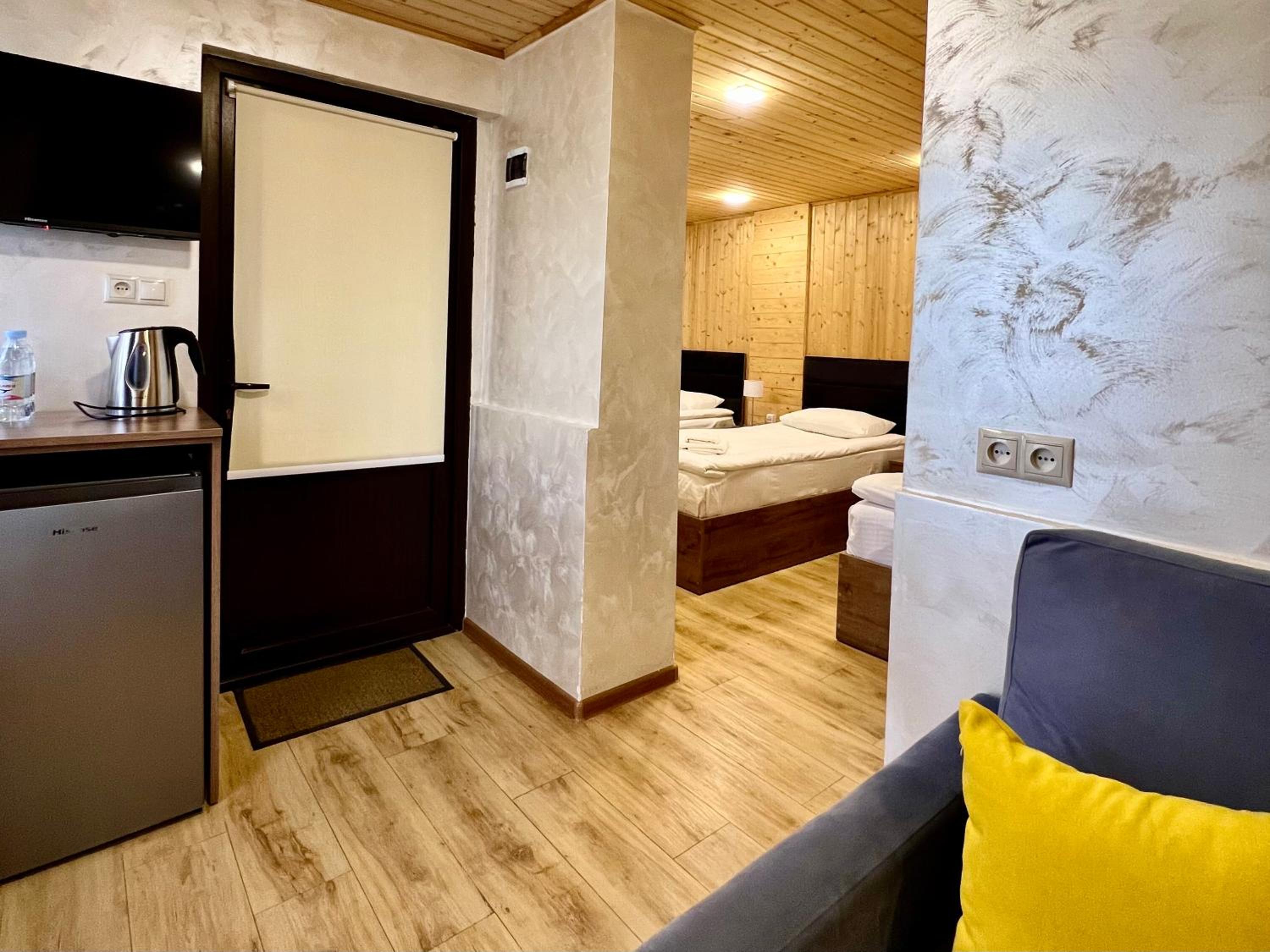 Quadruple Room with Mountain View photo 3
