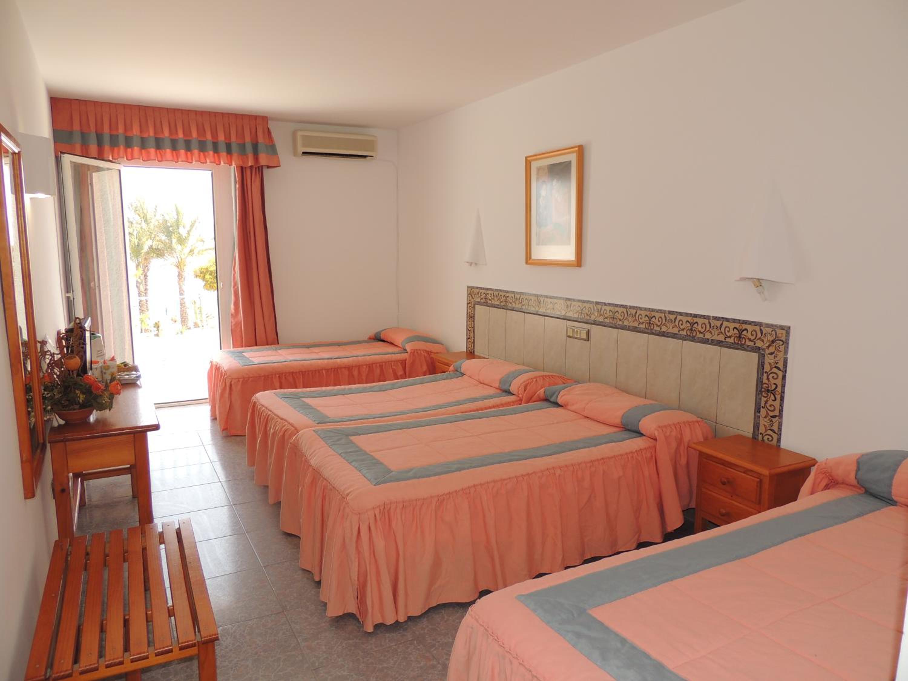Quadruple Room with Balcony photo 2