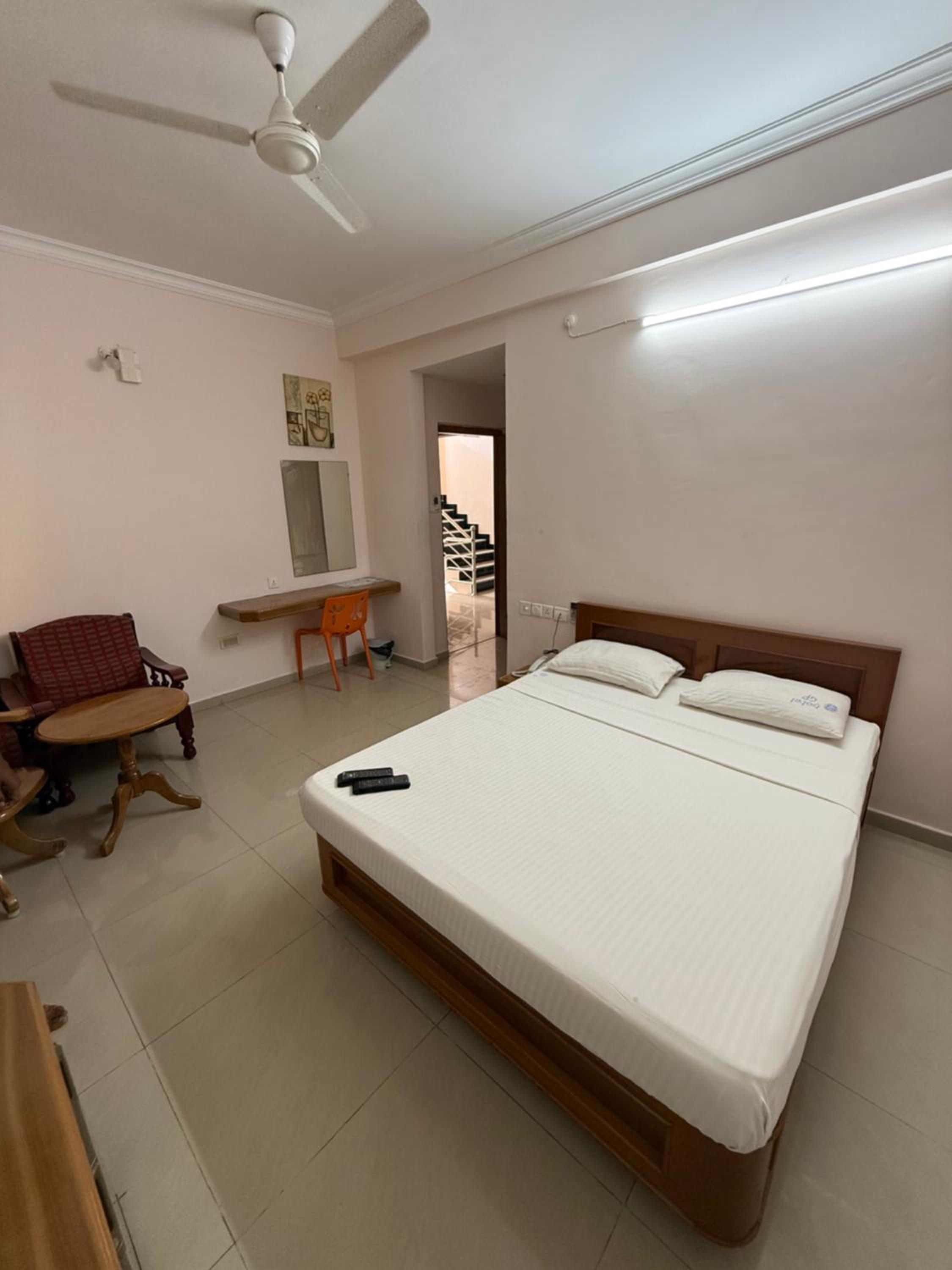 Deluxe Double Room (2 Adults + 1 Child) photo 3