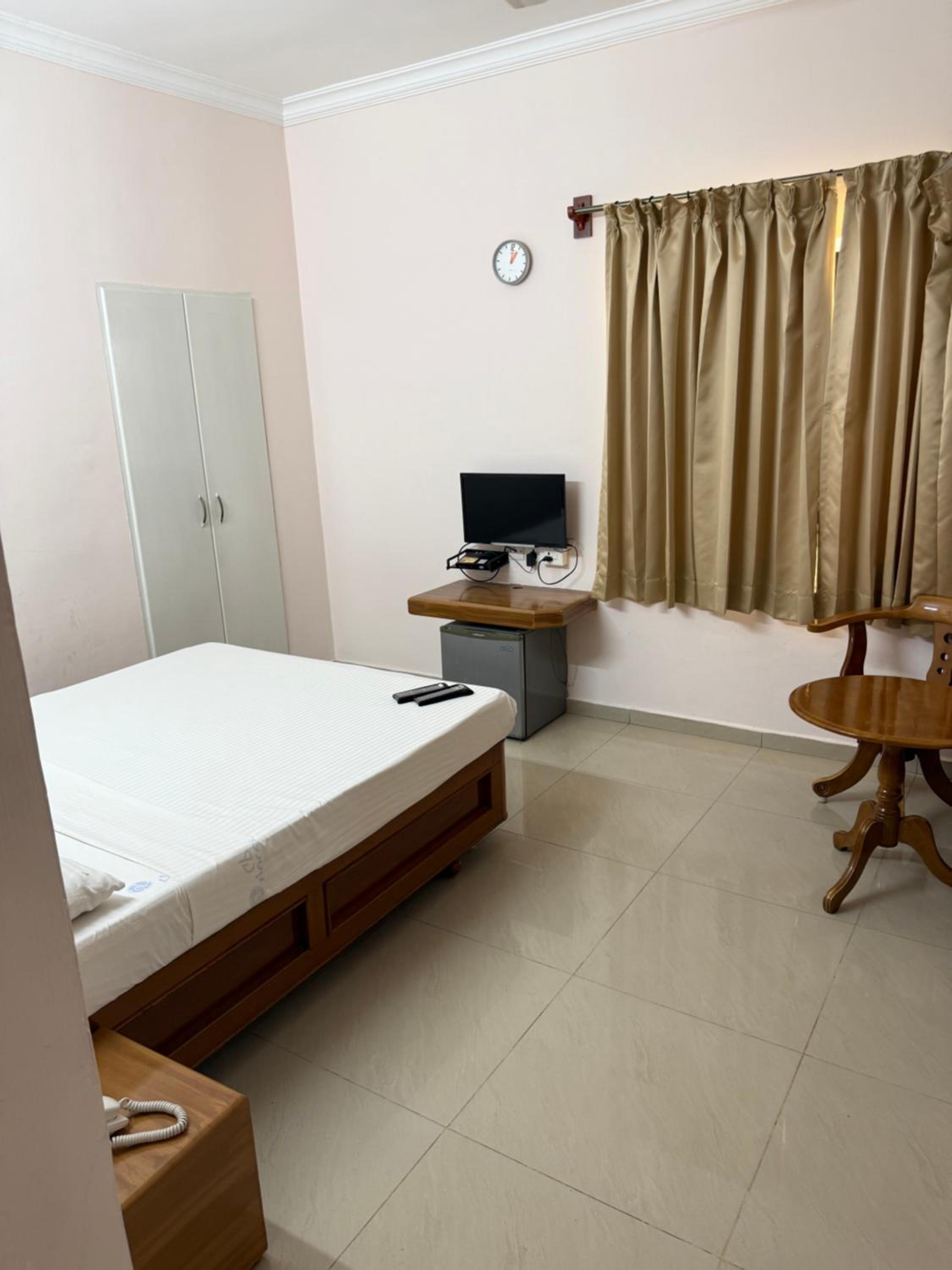Deluxe Double Room (2 Adults + 1 Child) photo 2