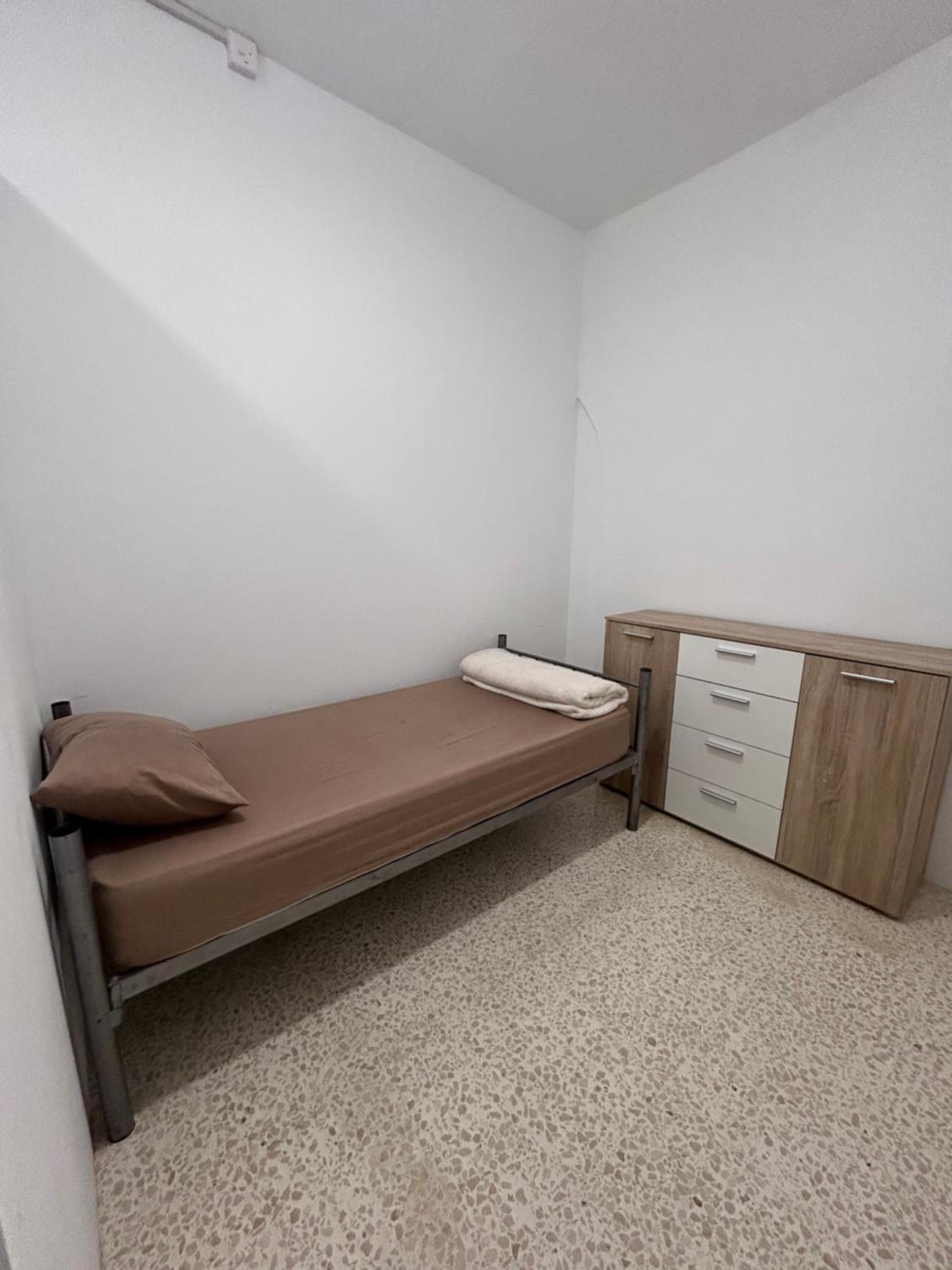 Single Room with Private Bathroom photo 3