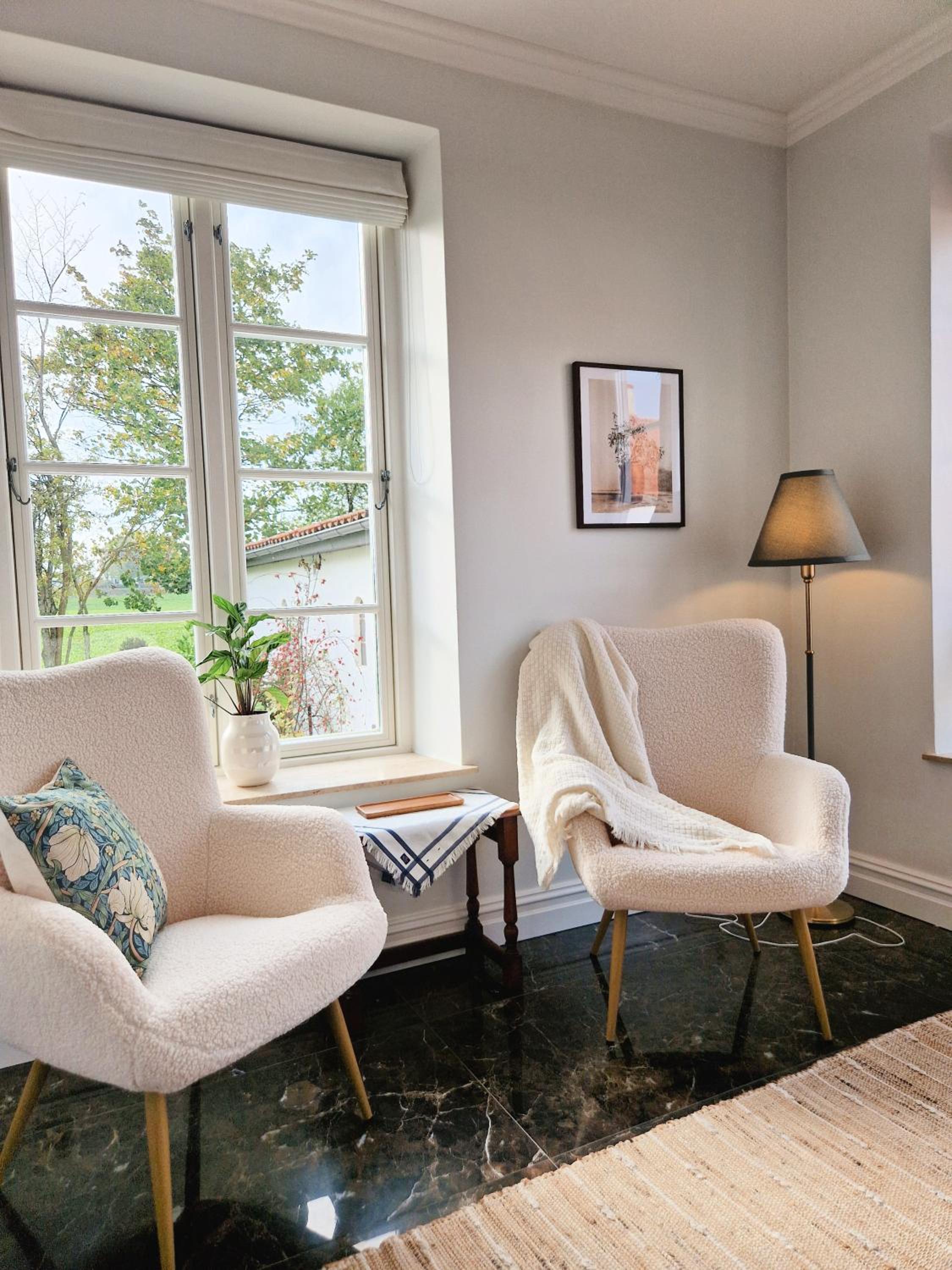Superior Family Room photo 2