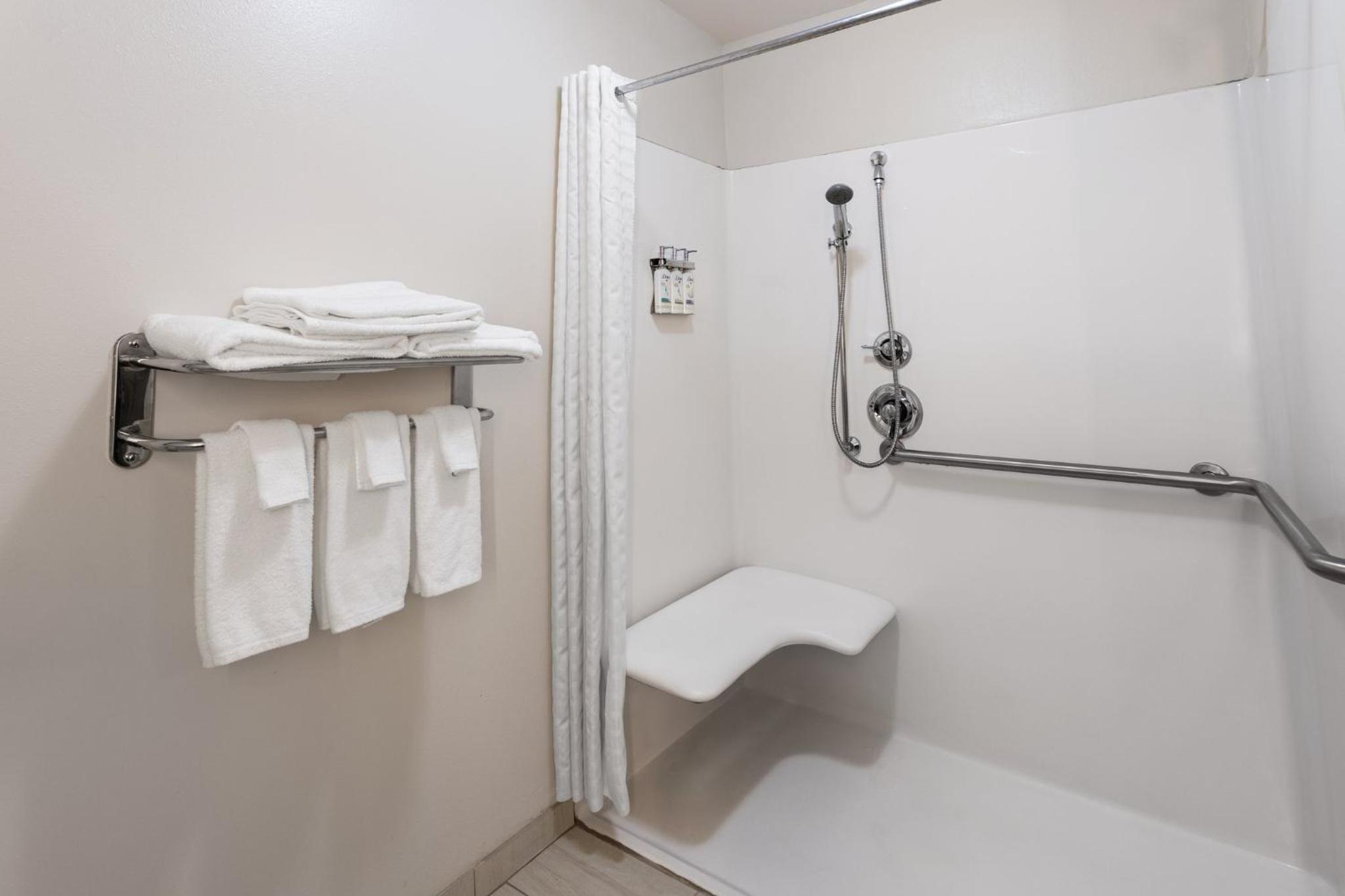 Queen Studio Suite - Disability Access photo 2