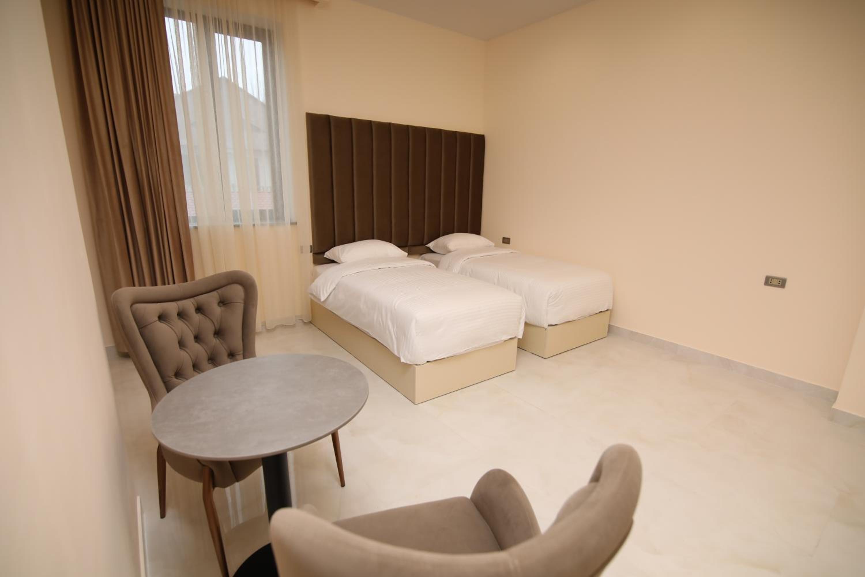 Large Double Or Twin Room photo 3