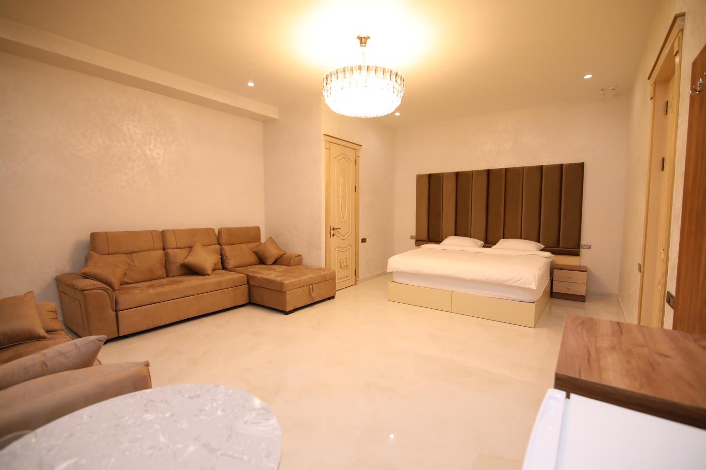 Deluxe King Suite photo 2