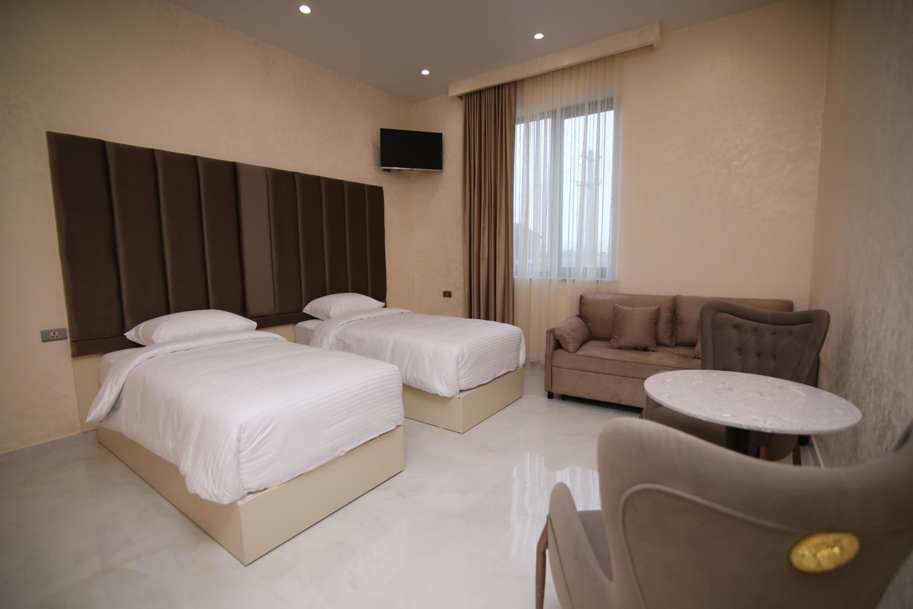 Large Double Or Twin Room photo 2