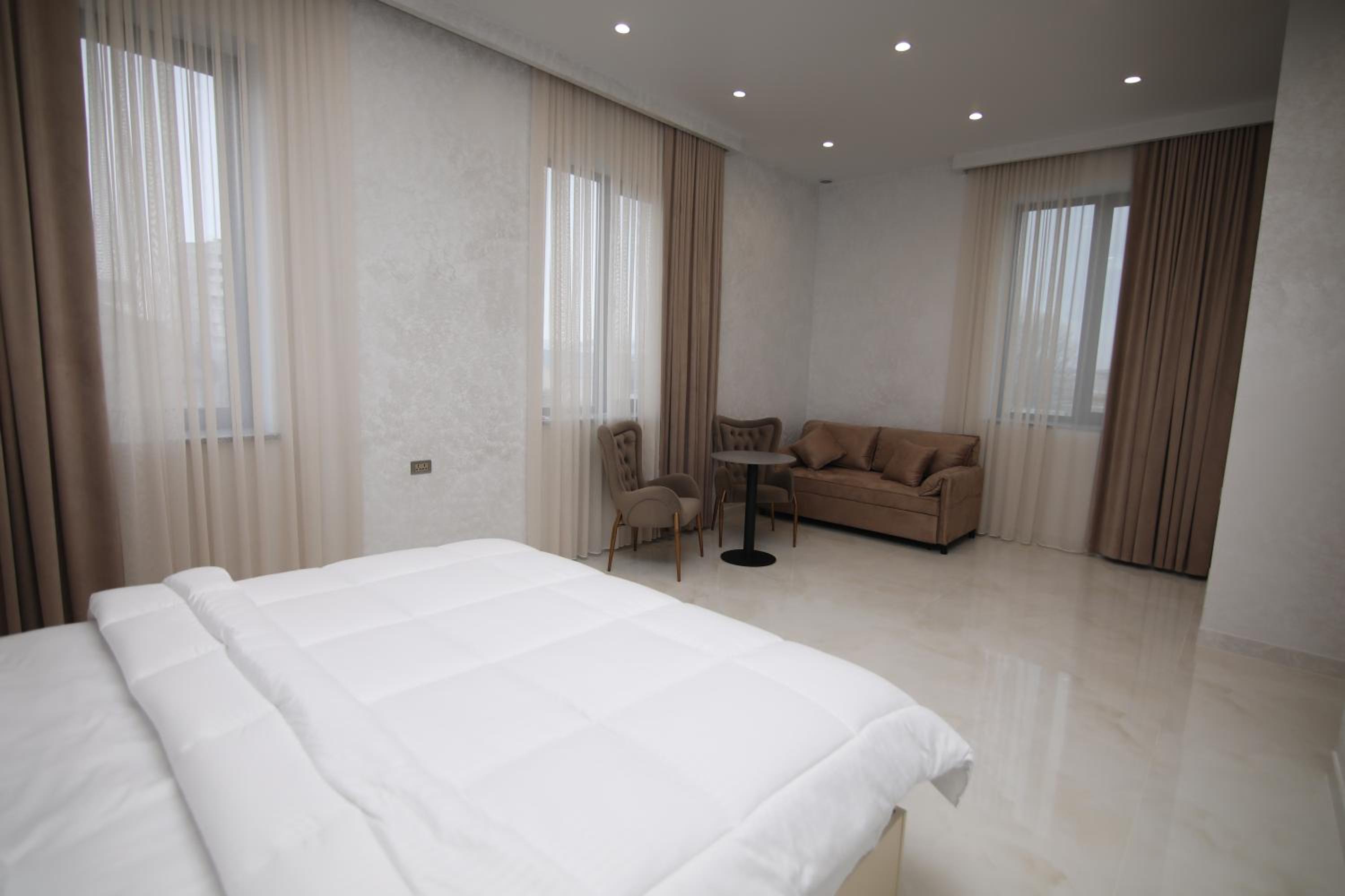 Deluxe Double Or Twin Room photo 2