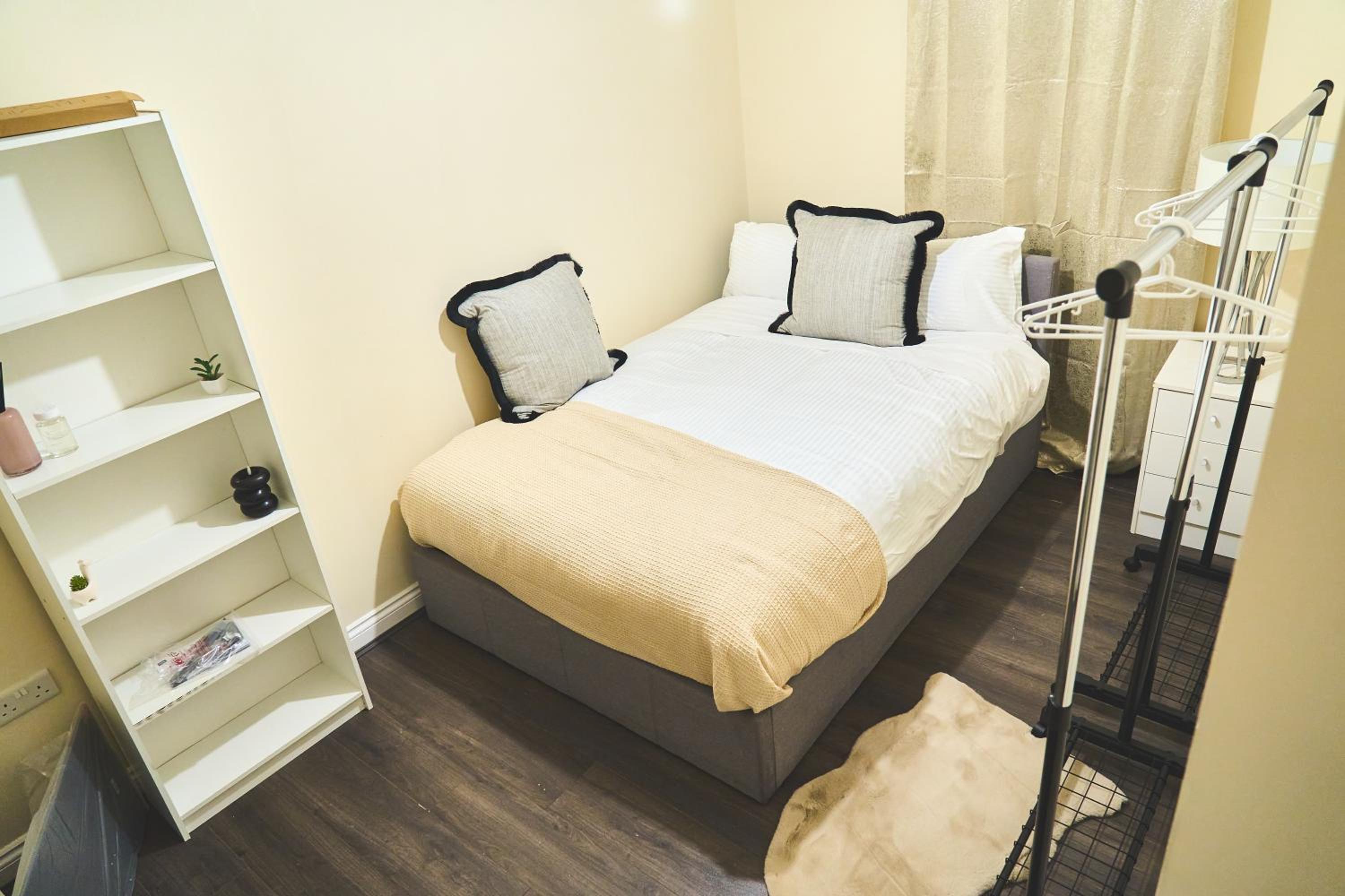 Double Room with Shared Bathroom photo 1