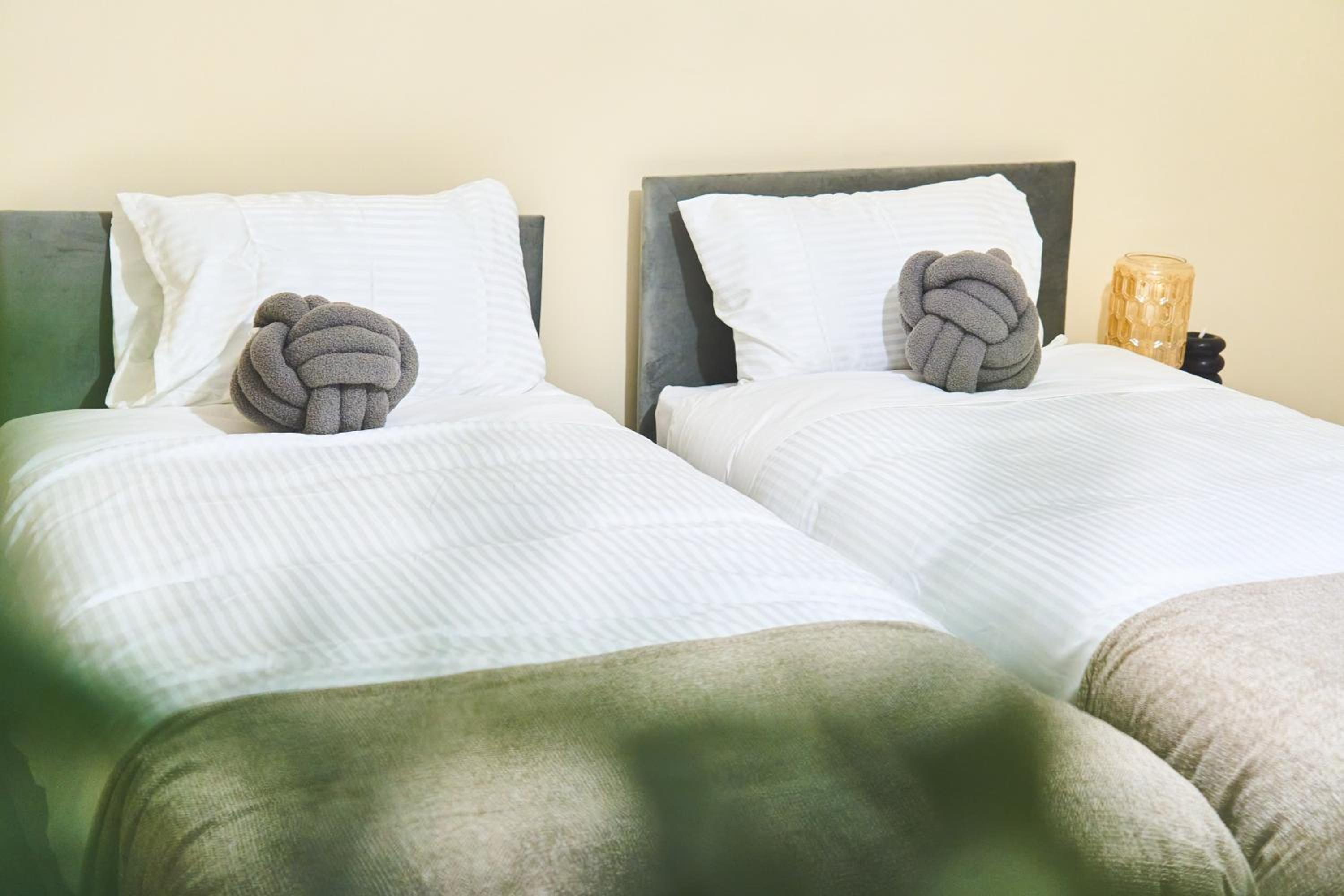 Standard Twin Room with Shared Bathroom photo 1