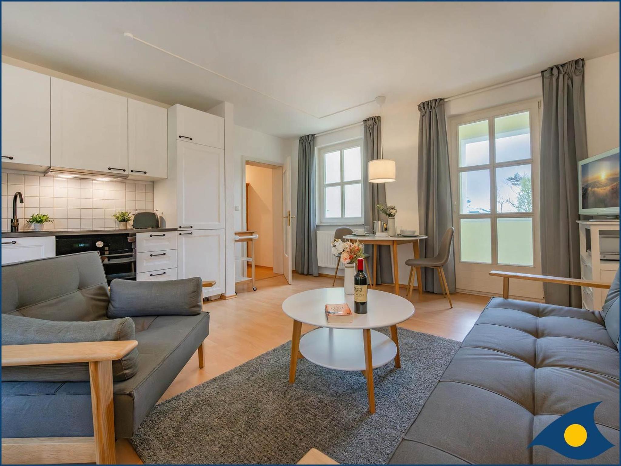 One-Bedroom Apartment with Balcony photo 3