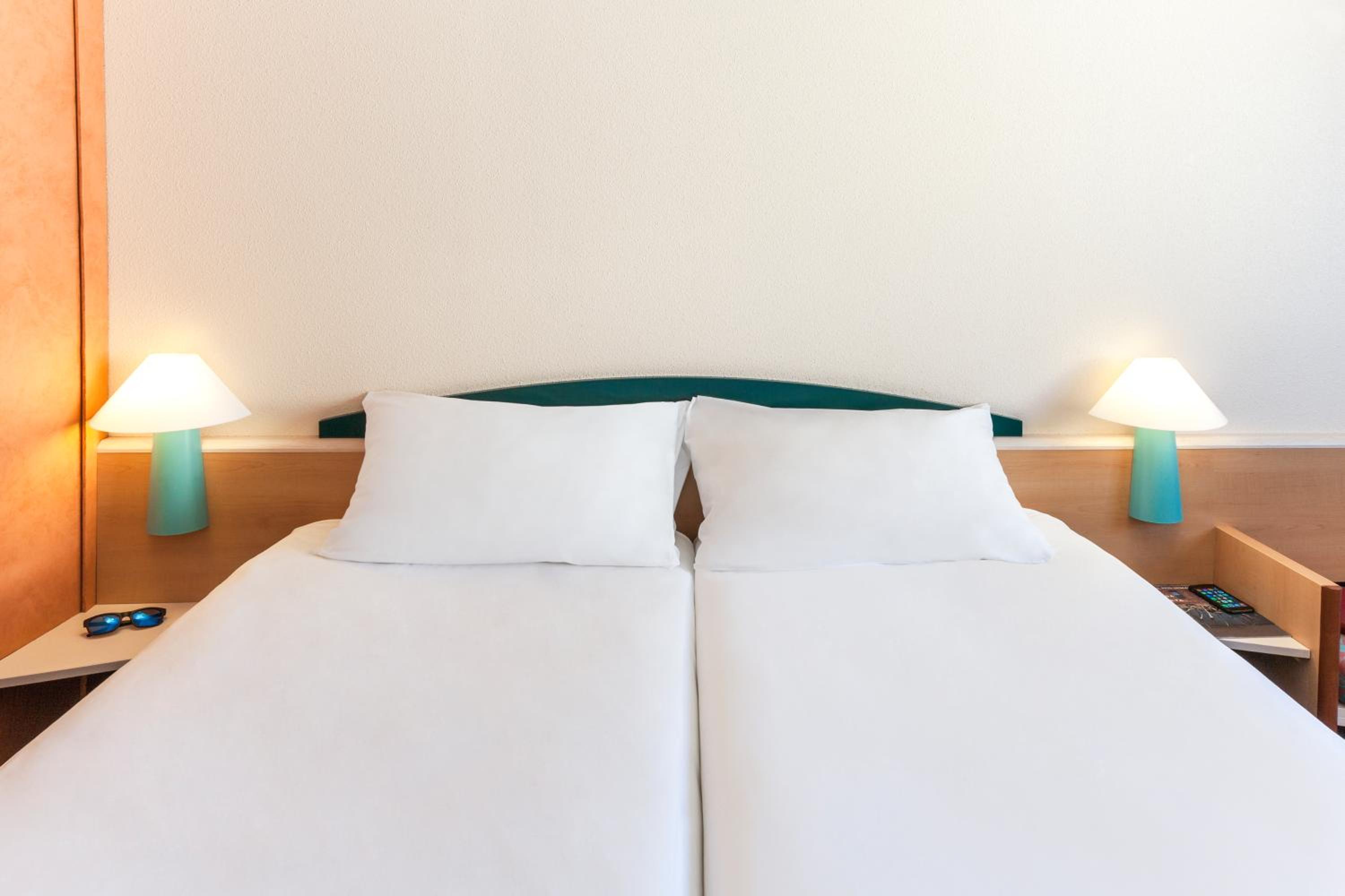 Standard Twin Room - Photo 3