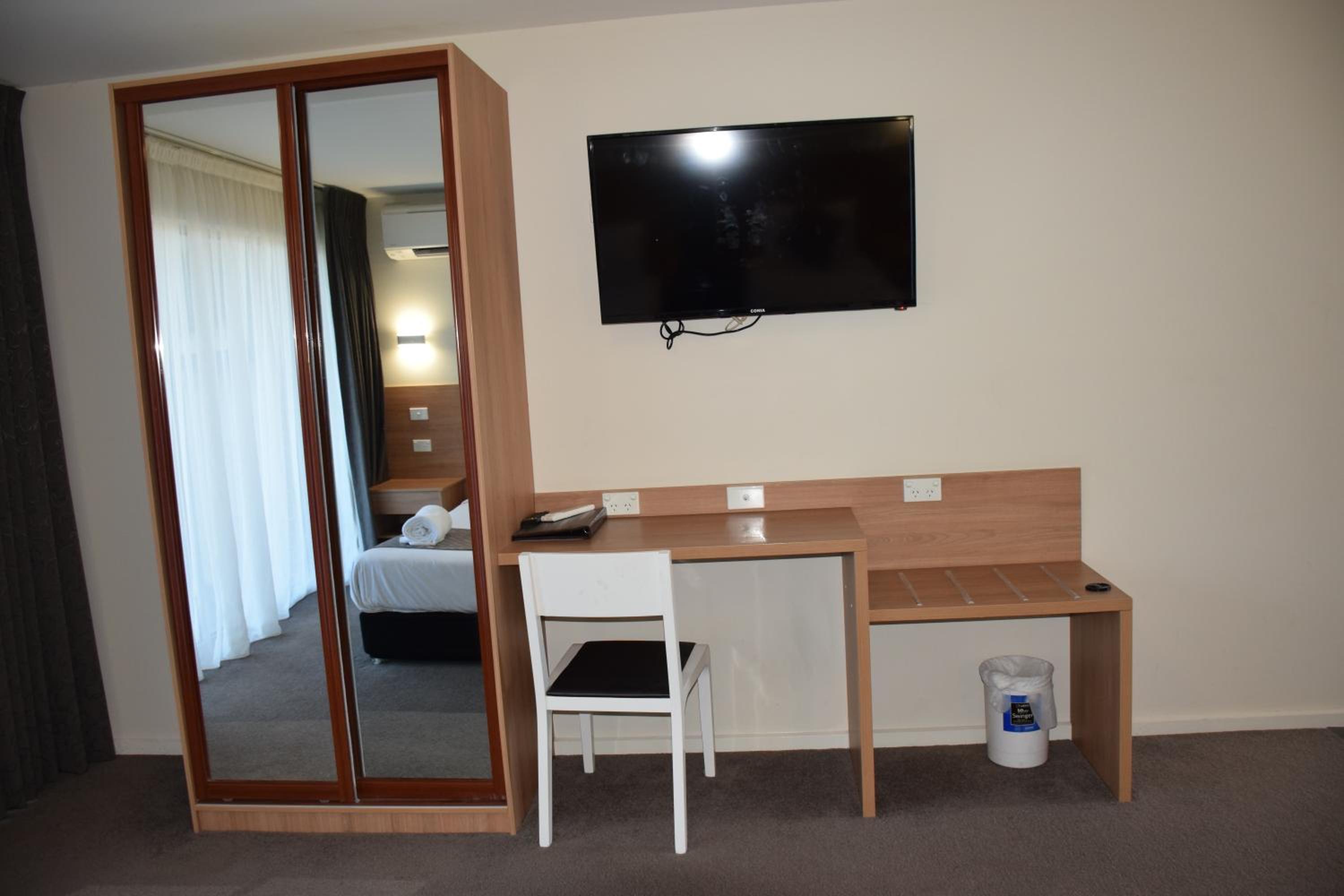 Studio Apartment photo 2