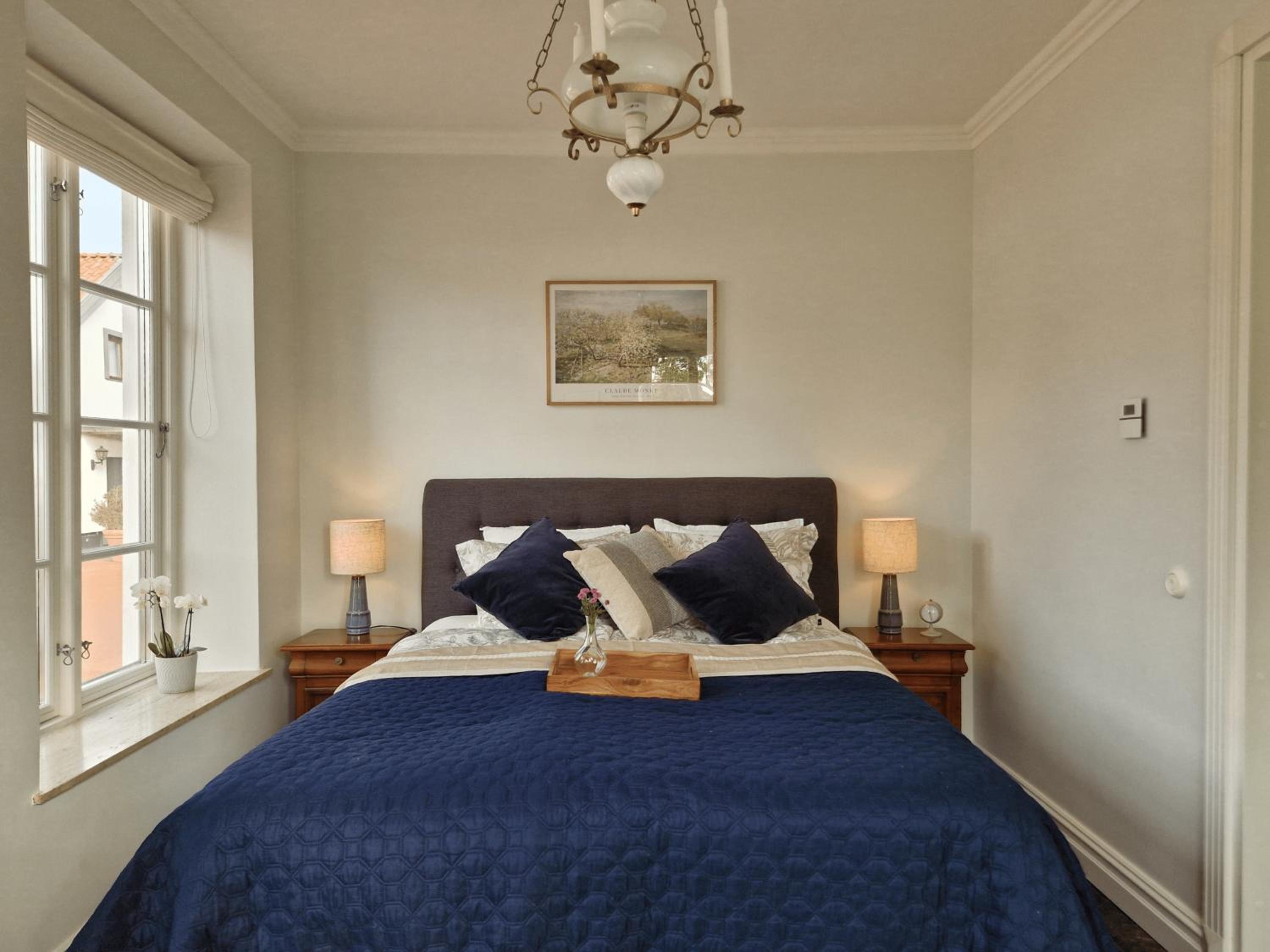 Superior Family Room photo 1